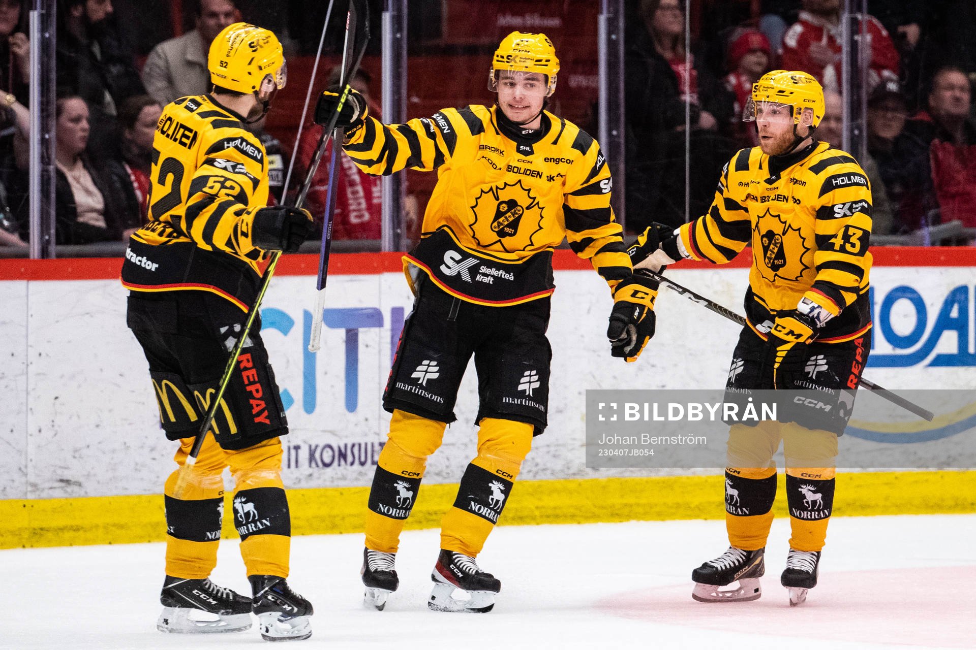 Skellefteås Elias Salomonsson jublar med Arvid Lundberg