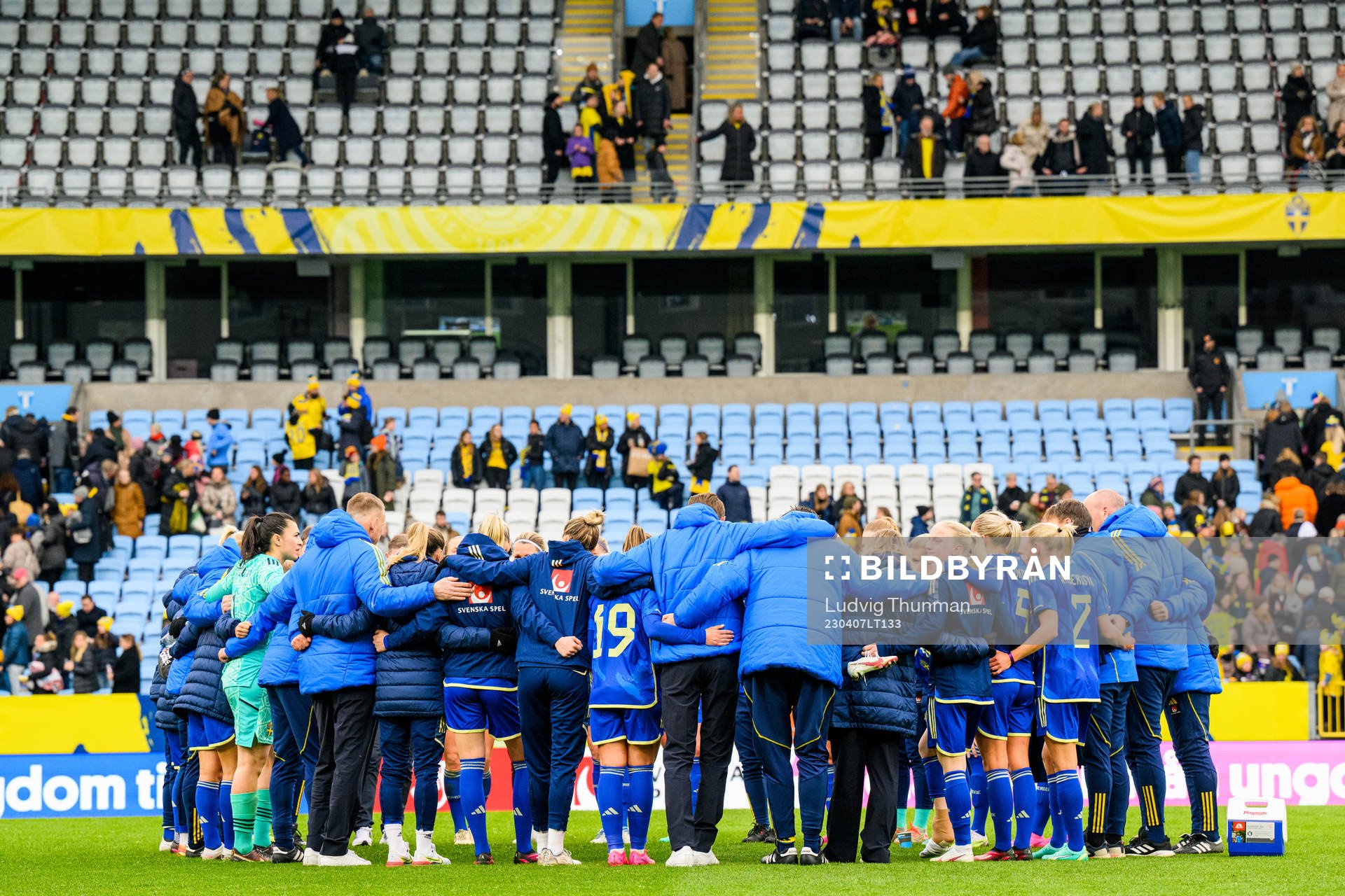 Players of Sweden gather