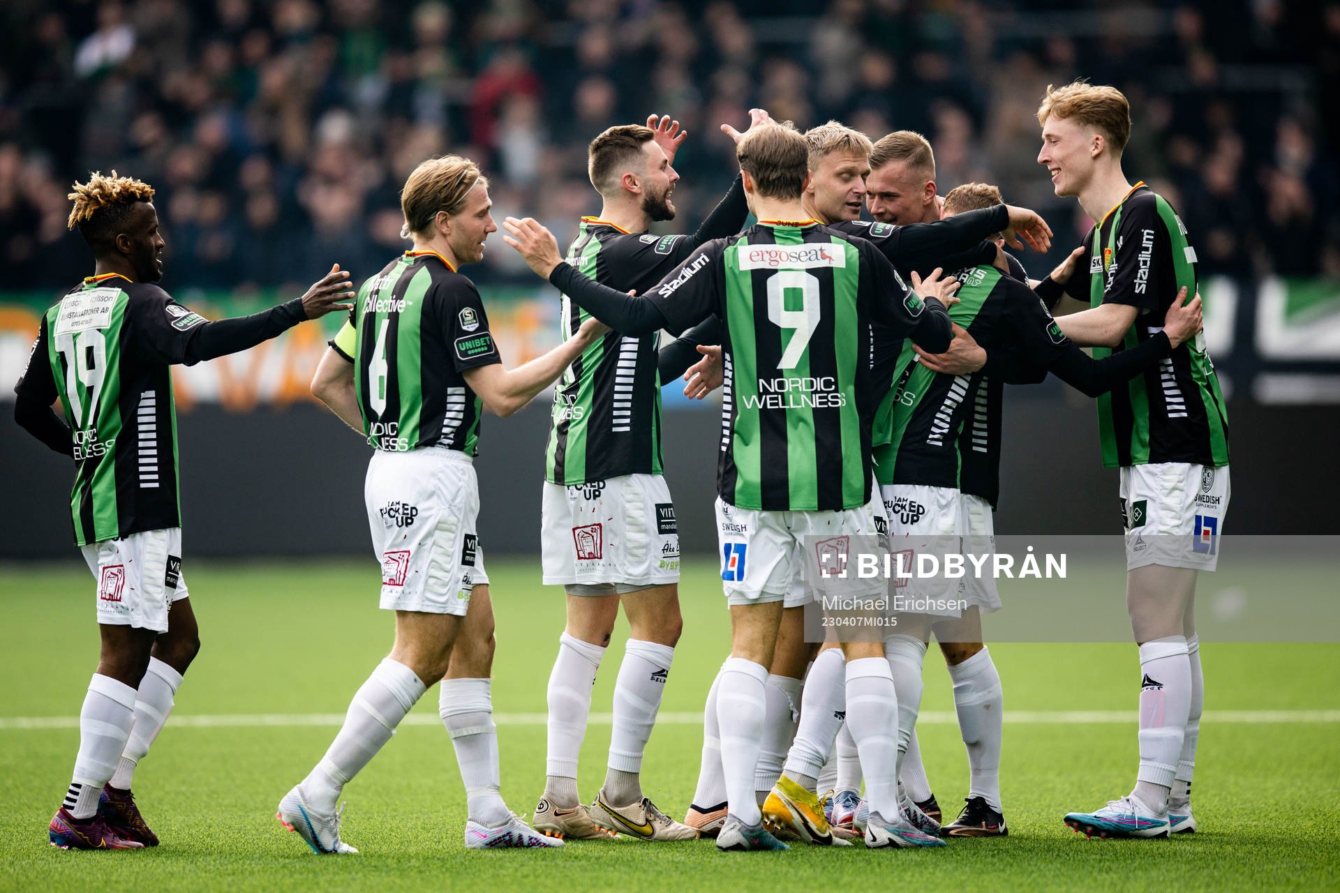 GAISs Alexander Ahl Holmström jublar med lagkamrater