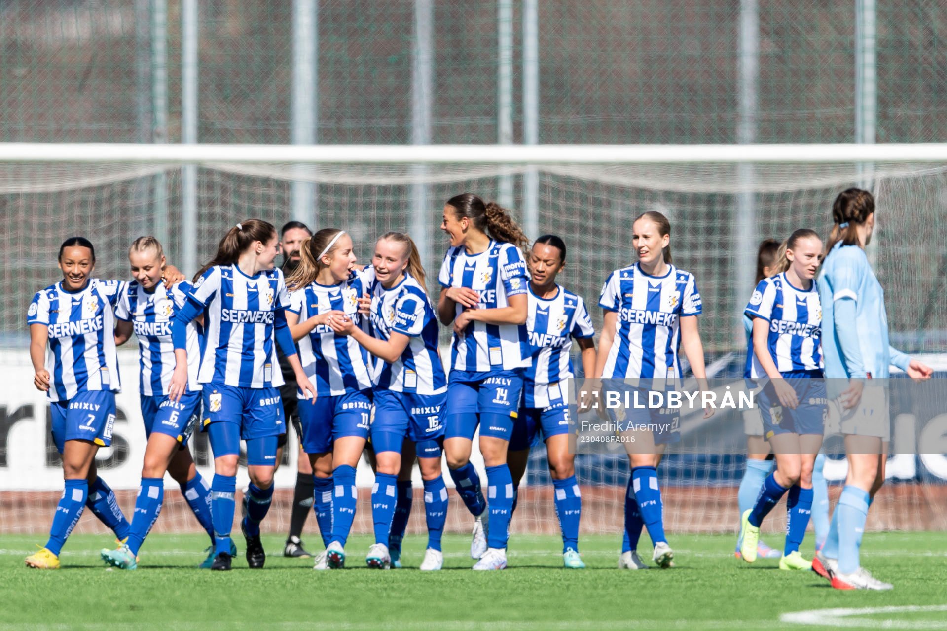 IFK Göteborgs Isabella Svanström jublar med lagkamrater