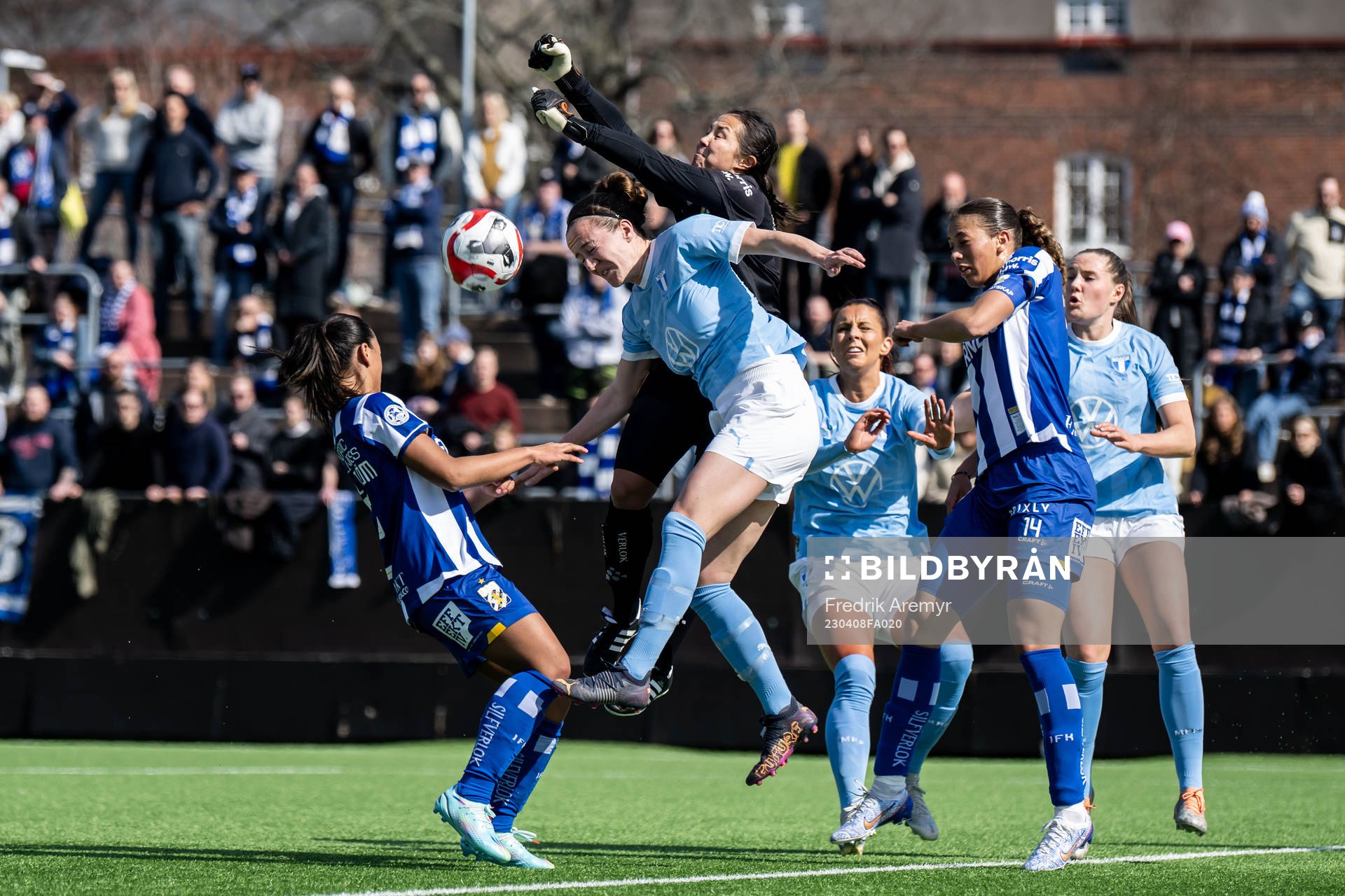 Malmö FFs Amanda Kander och IFK Göteborgs målvakt