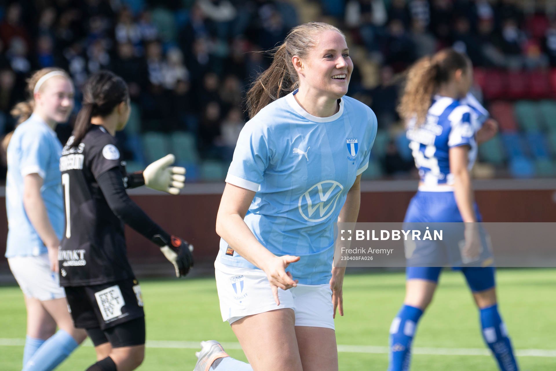 Malmö FFs målskytt Linnea Svensson jublar