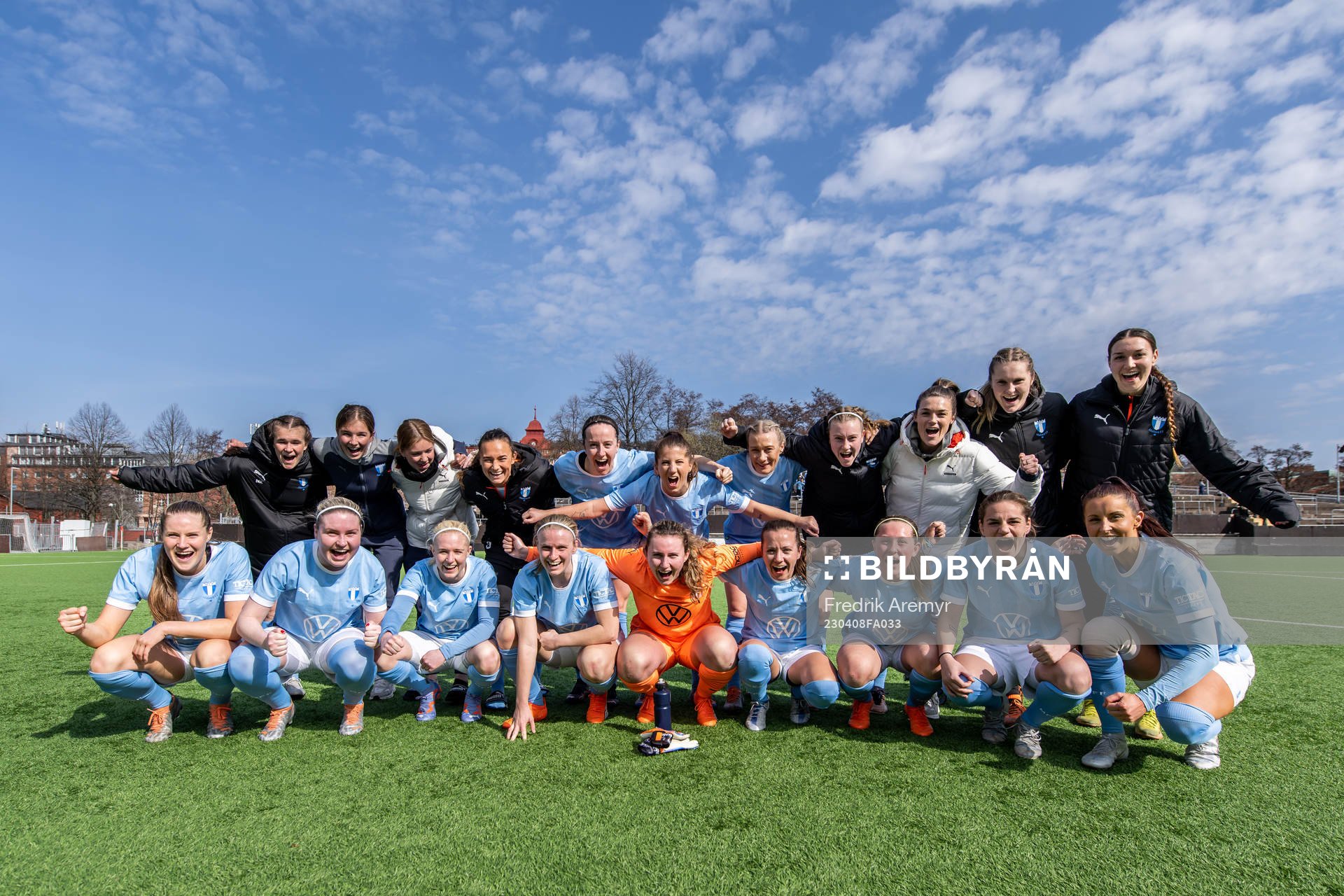 Malmö FFs spelare jublar efter fotbollsmatchen i Division 1 södra mellan IFK Göteborg och Malmö FF den 8 april 2023 i Göteborg. 