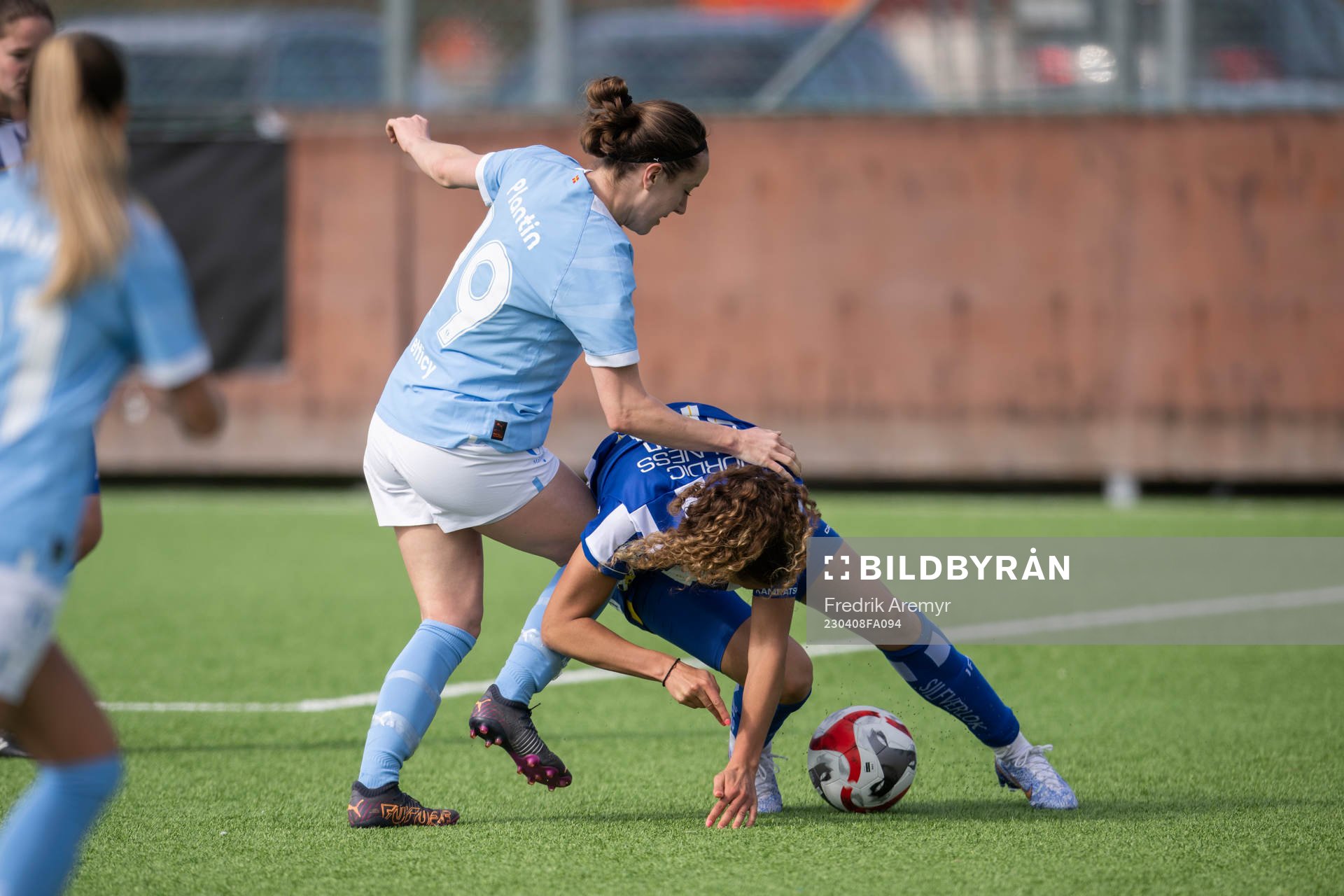 Malmö FFs Anna Plantin och IFK Göteborgs Malva Larsson