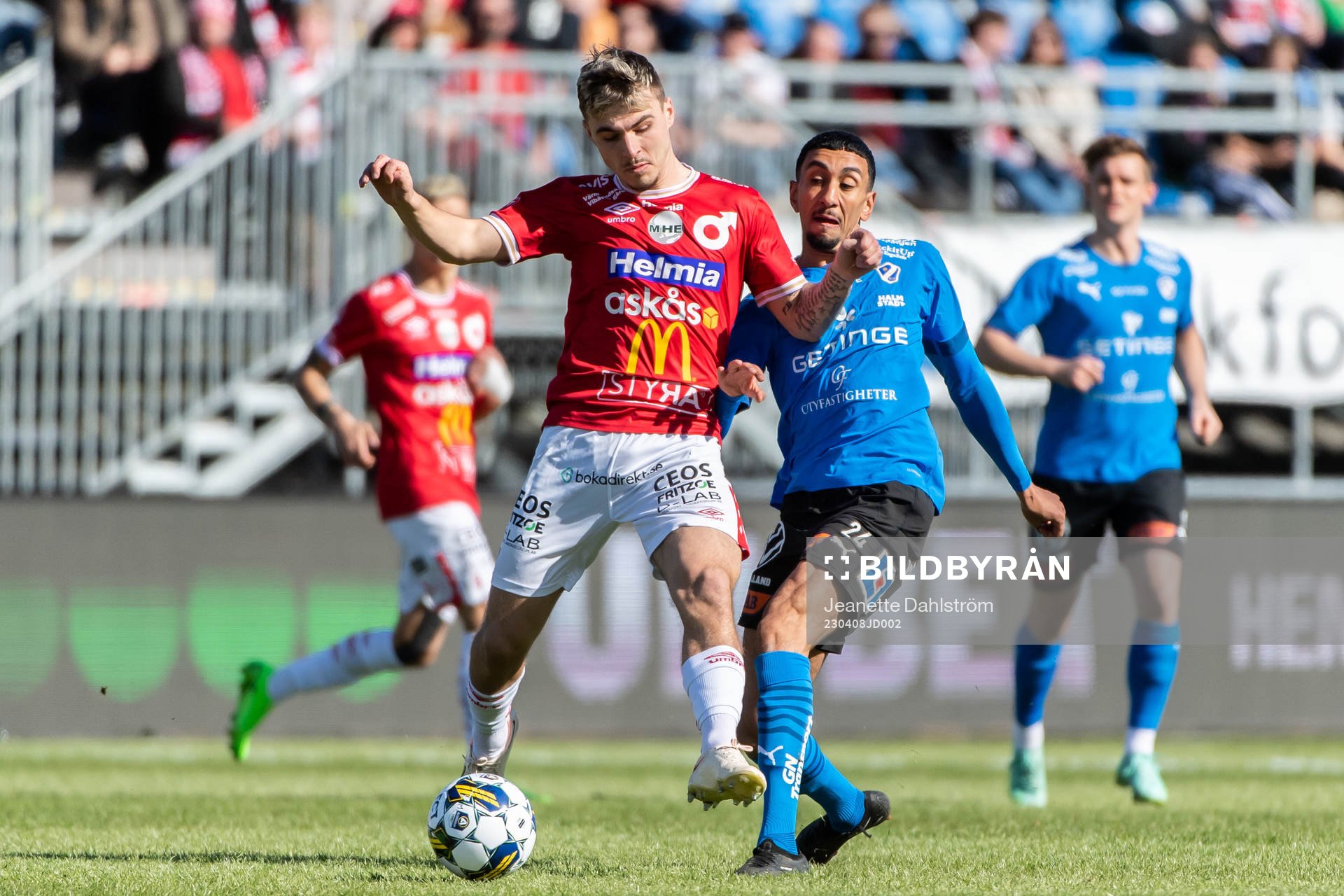 Degerfors Damjan Pavlovic och Halmstads Amir Al-Ammari