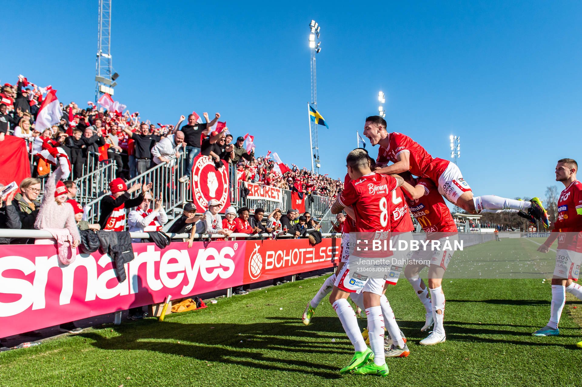 Degerfors spelare jublar