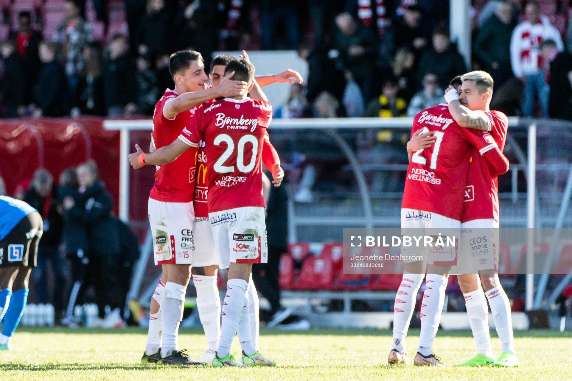 Degerfors spelare jublar