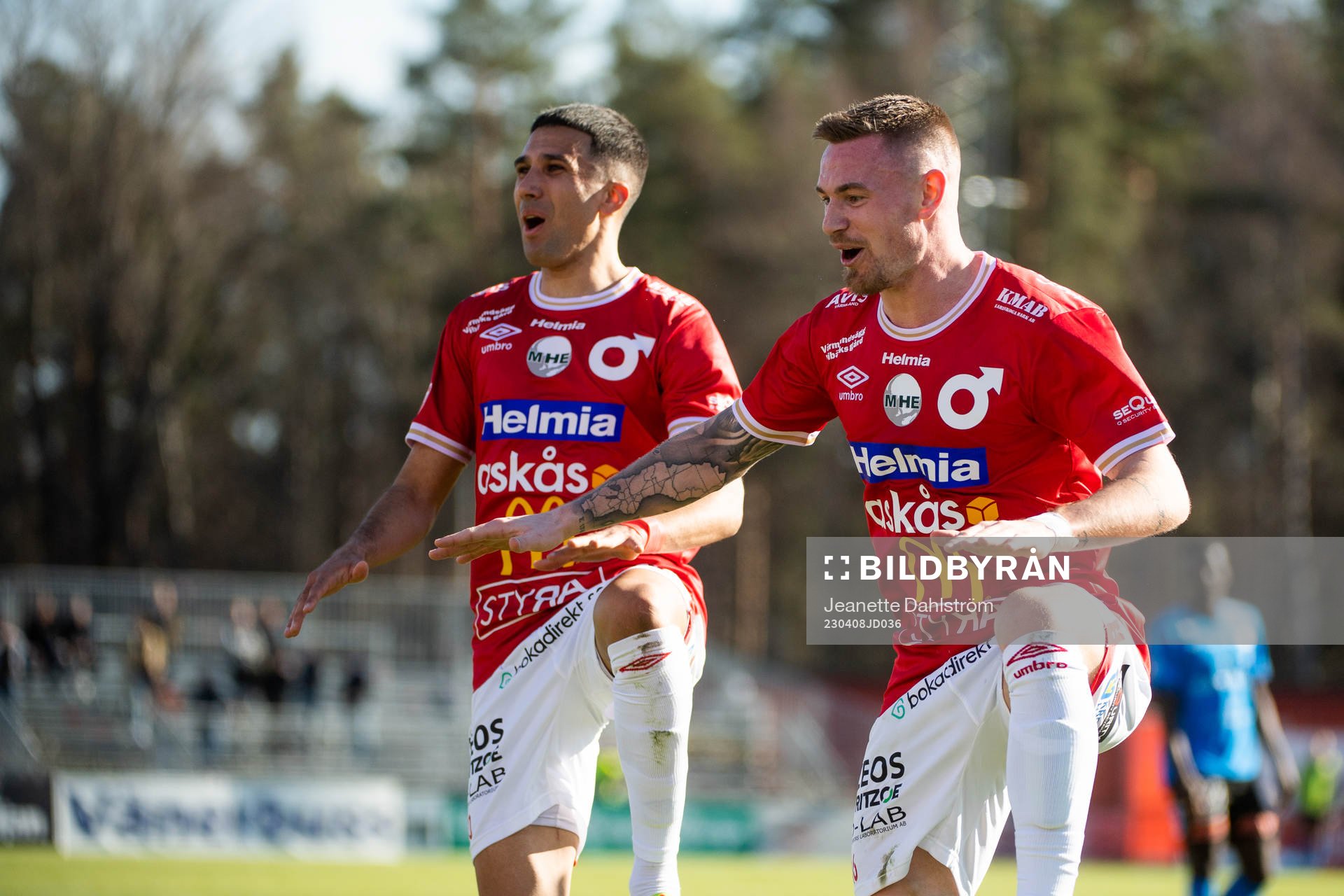 Degerfors Elyas Bouzaiene och Rasmus Örqvist jublar