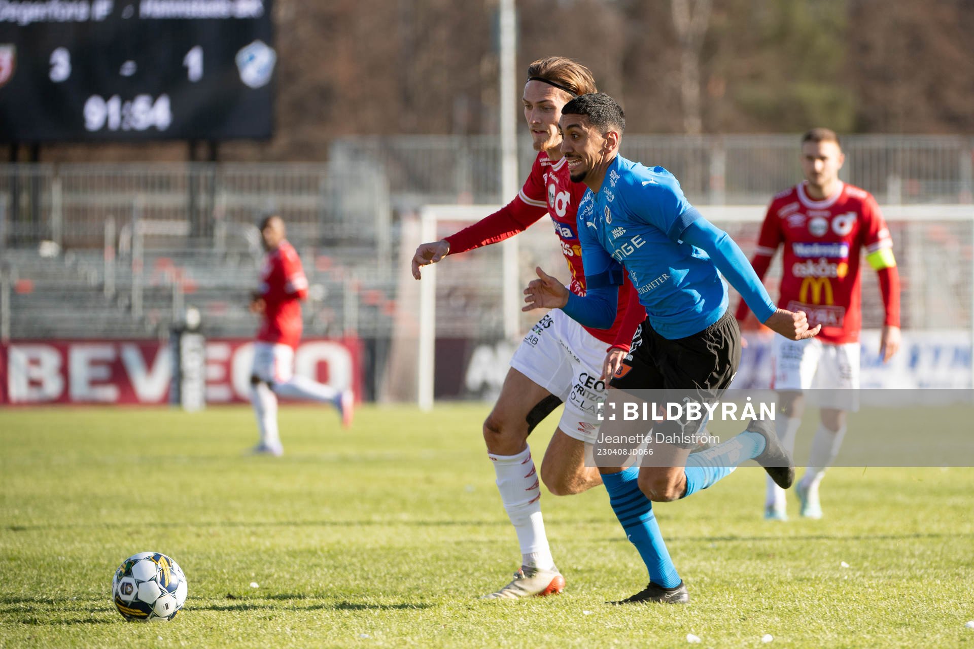 Degerfors Gustav Granath och Halmstads Amir Al-Ammari