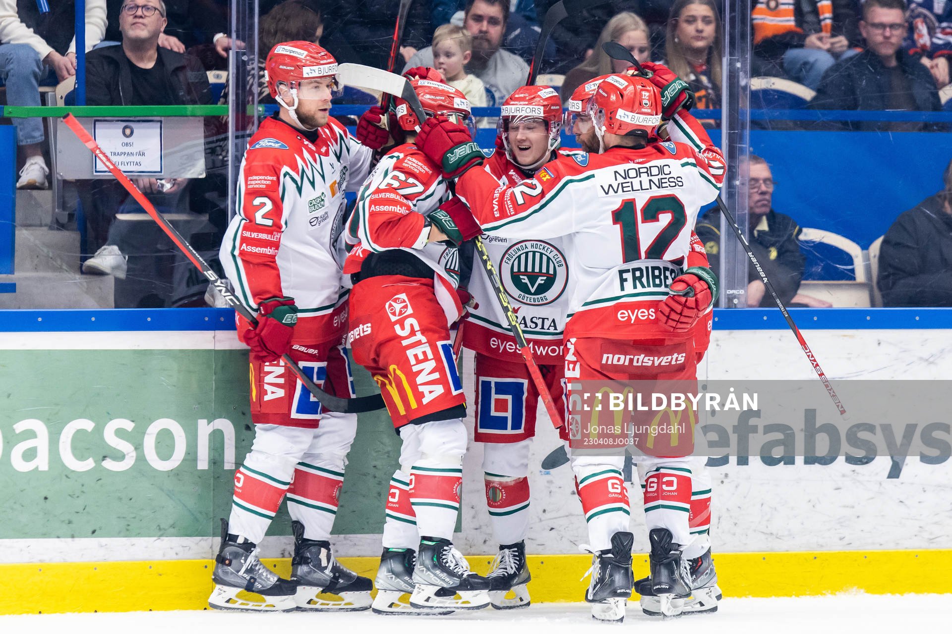 Frölundas Filip Hasa jublar med lagkamrater