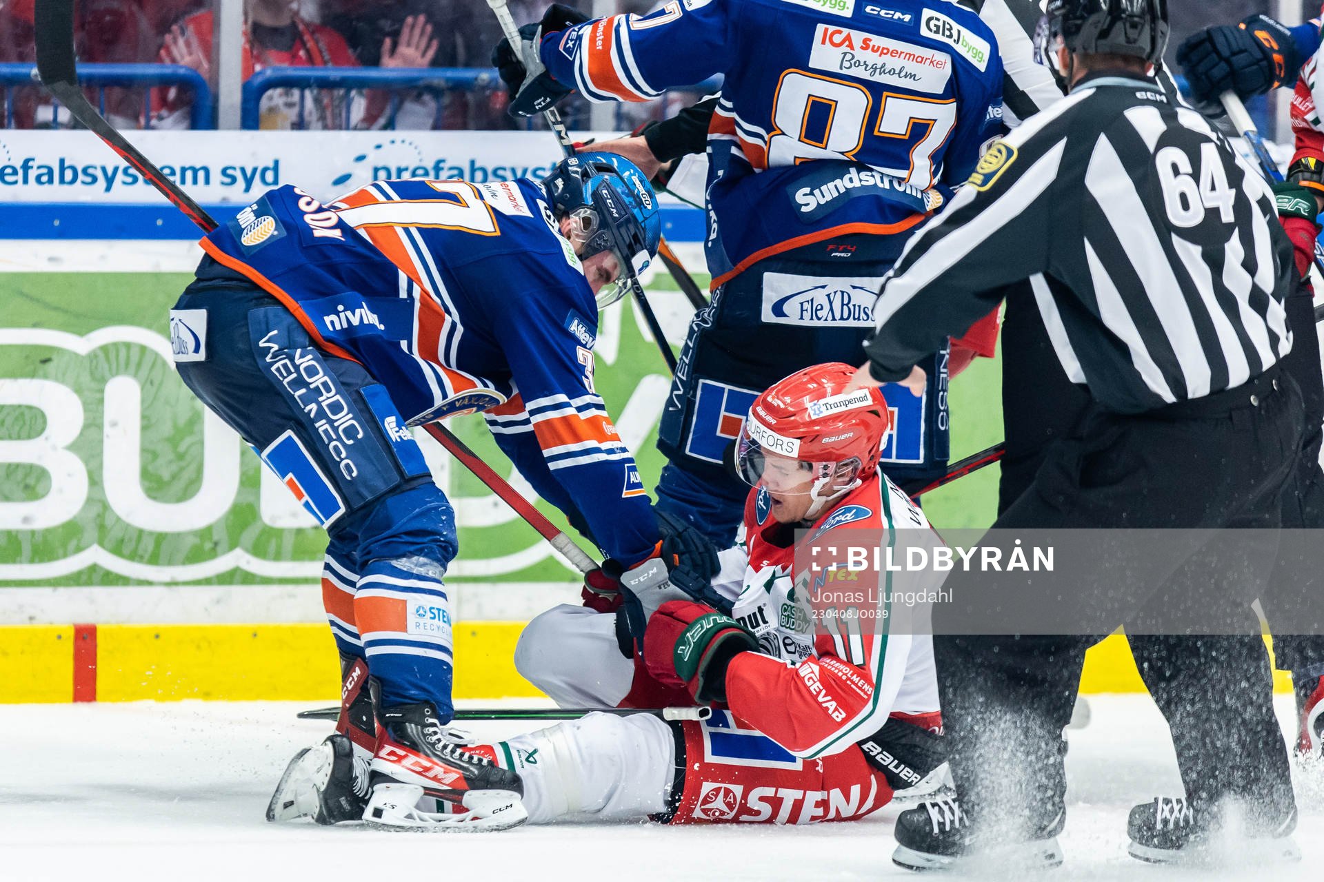 Växjös Glenn Gustafsson och Frölundas Erik Borg i bråk
