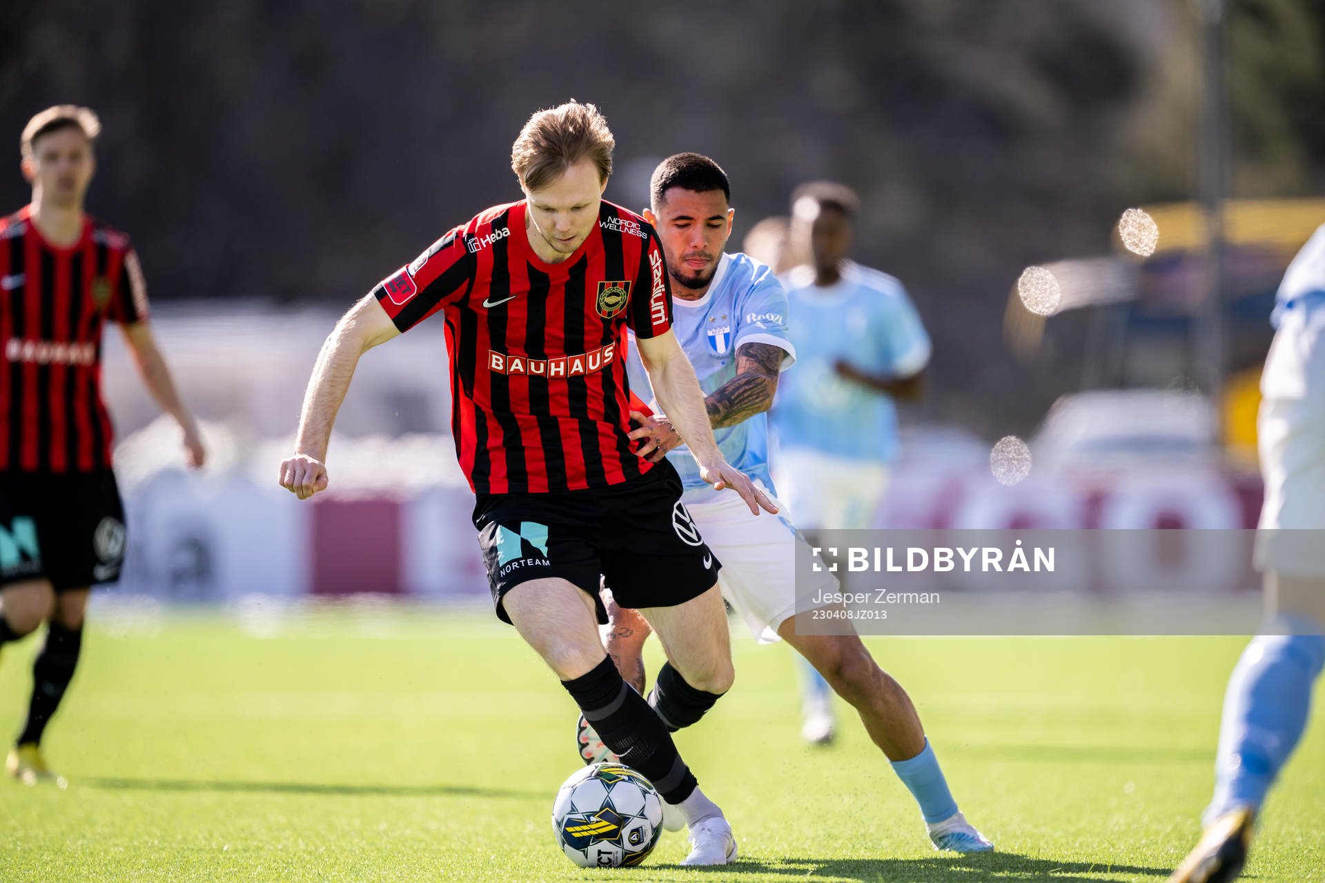 Brommapojkarnas Tim Waker och Malmö FFs Sergio Pena