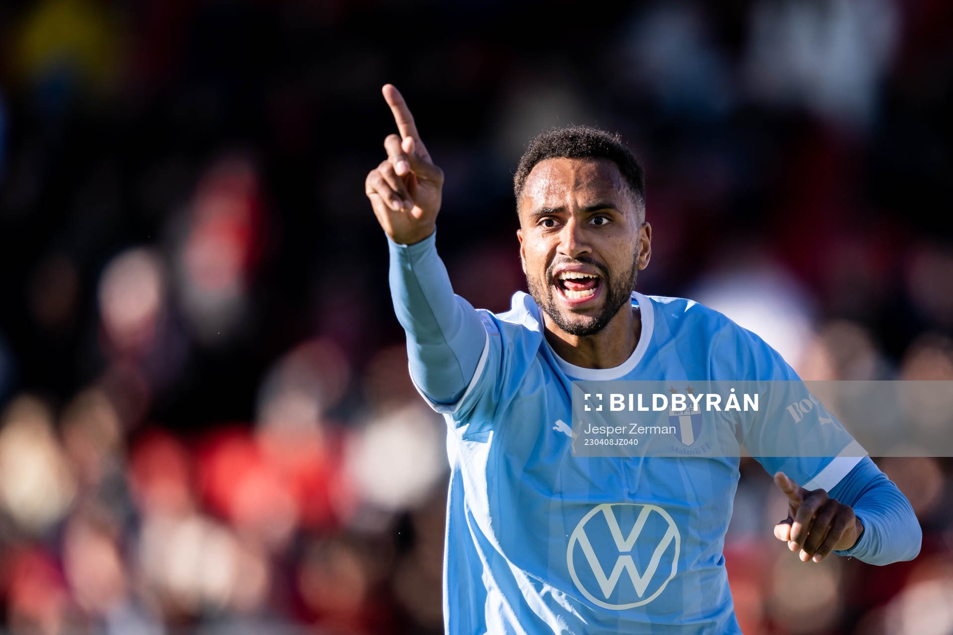 Malmö FFs Isaac Kiese Thelin reagerar