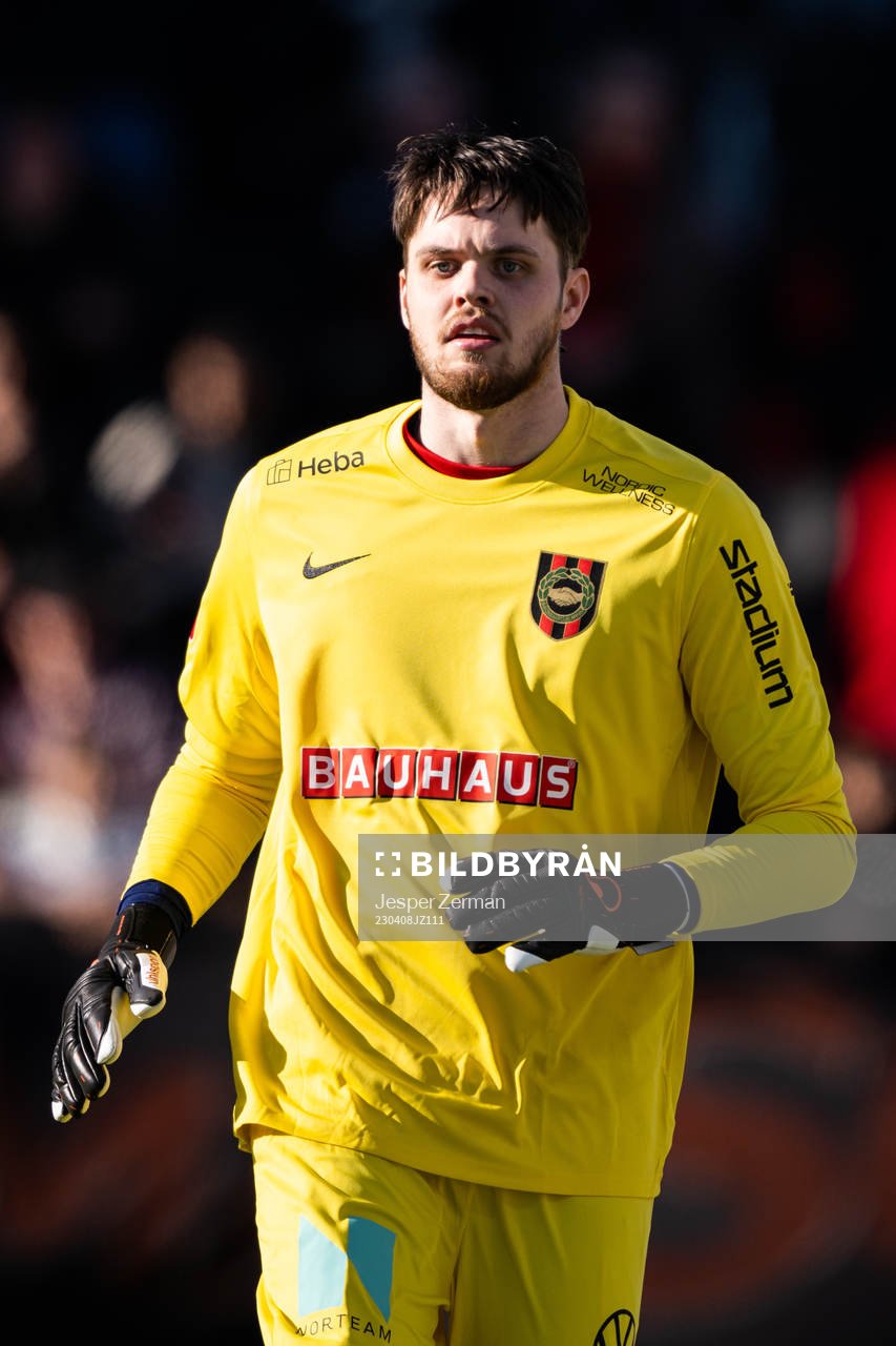 Brommapojkarnas målvakt Oscar Linnér