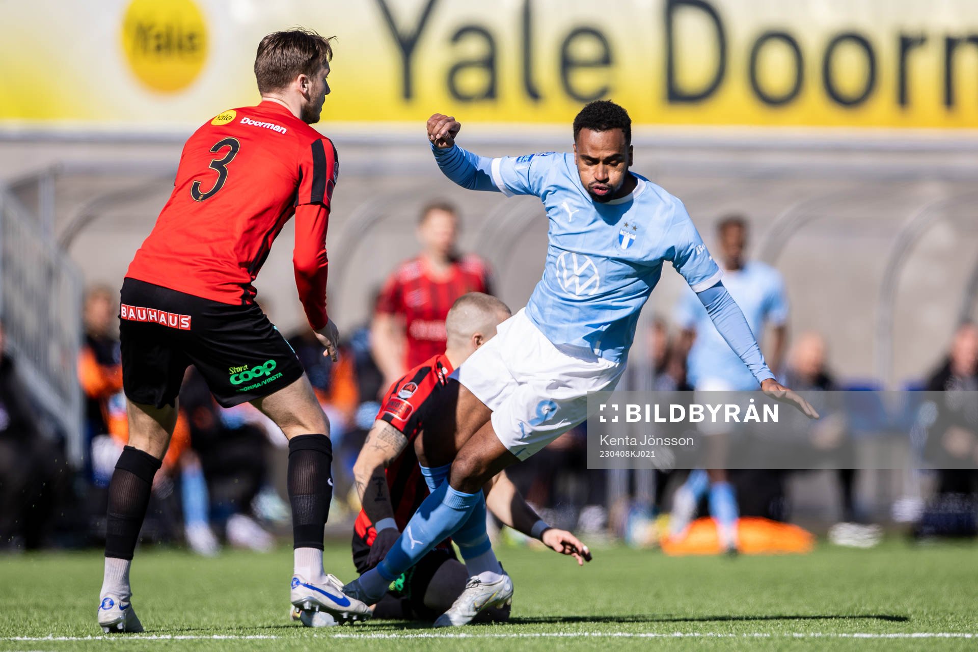 Malmö FFs Isaac Kiese Thelin och Brommapojkarnas Alexander
