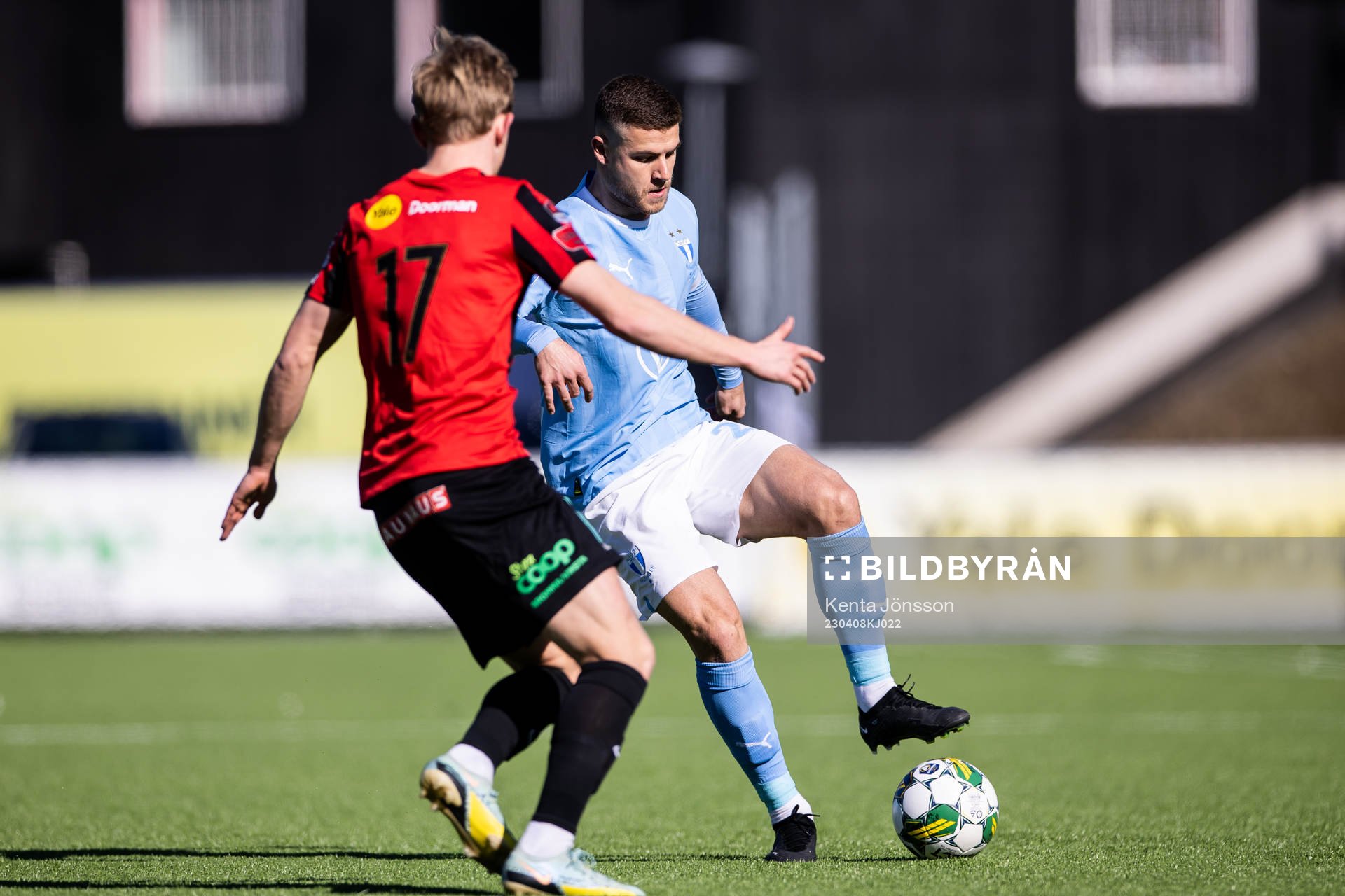 Malmö FFs Gabriel Busanello och Brommapojkarnas Alexander