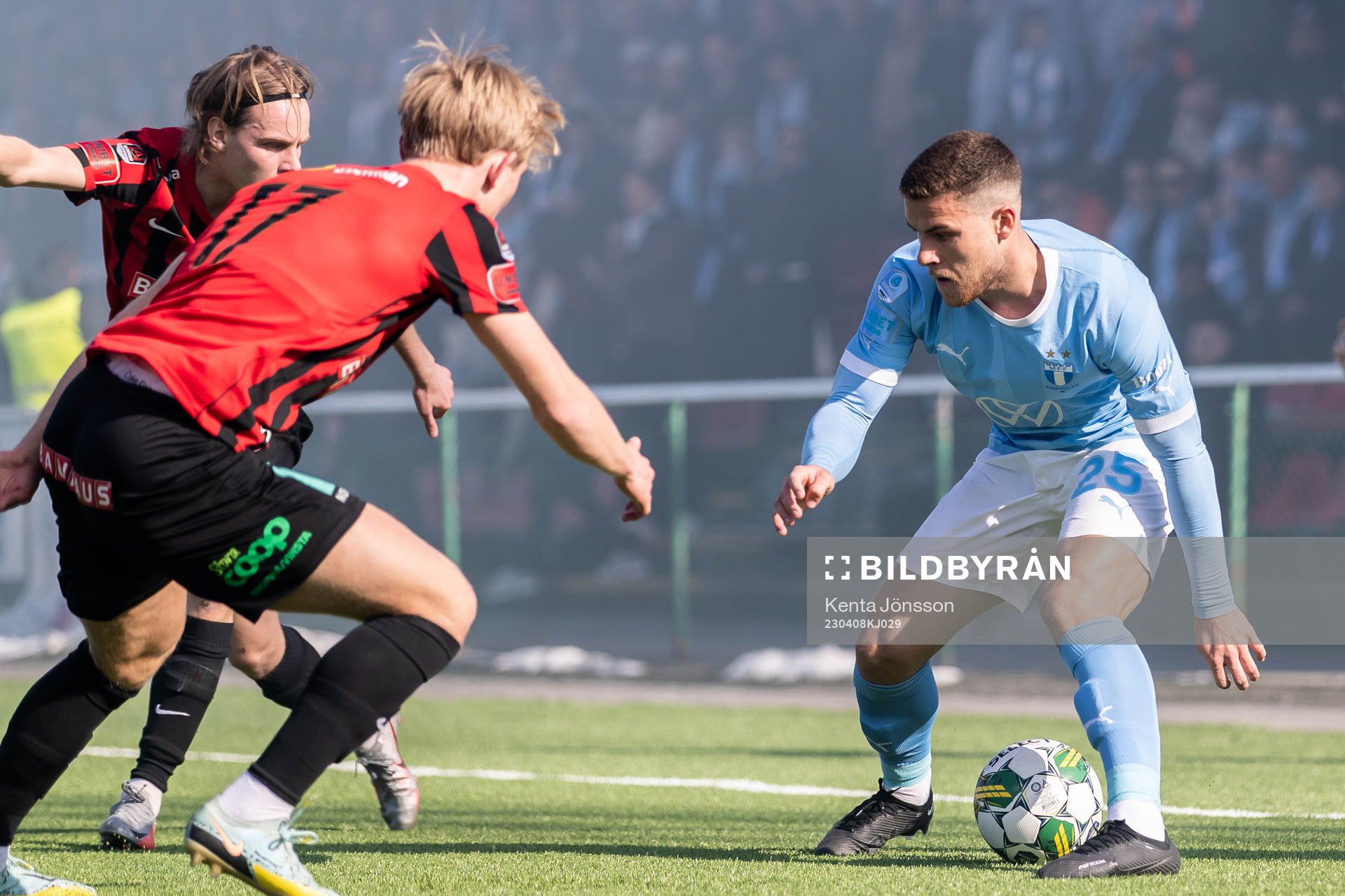 Malmö FFs Gabriel Busanello mot Brommapojkarnas Alexander