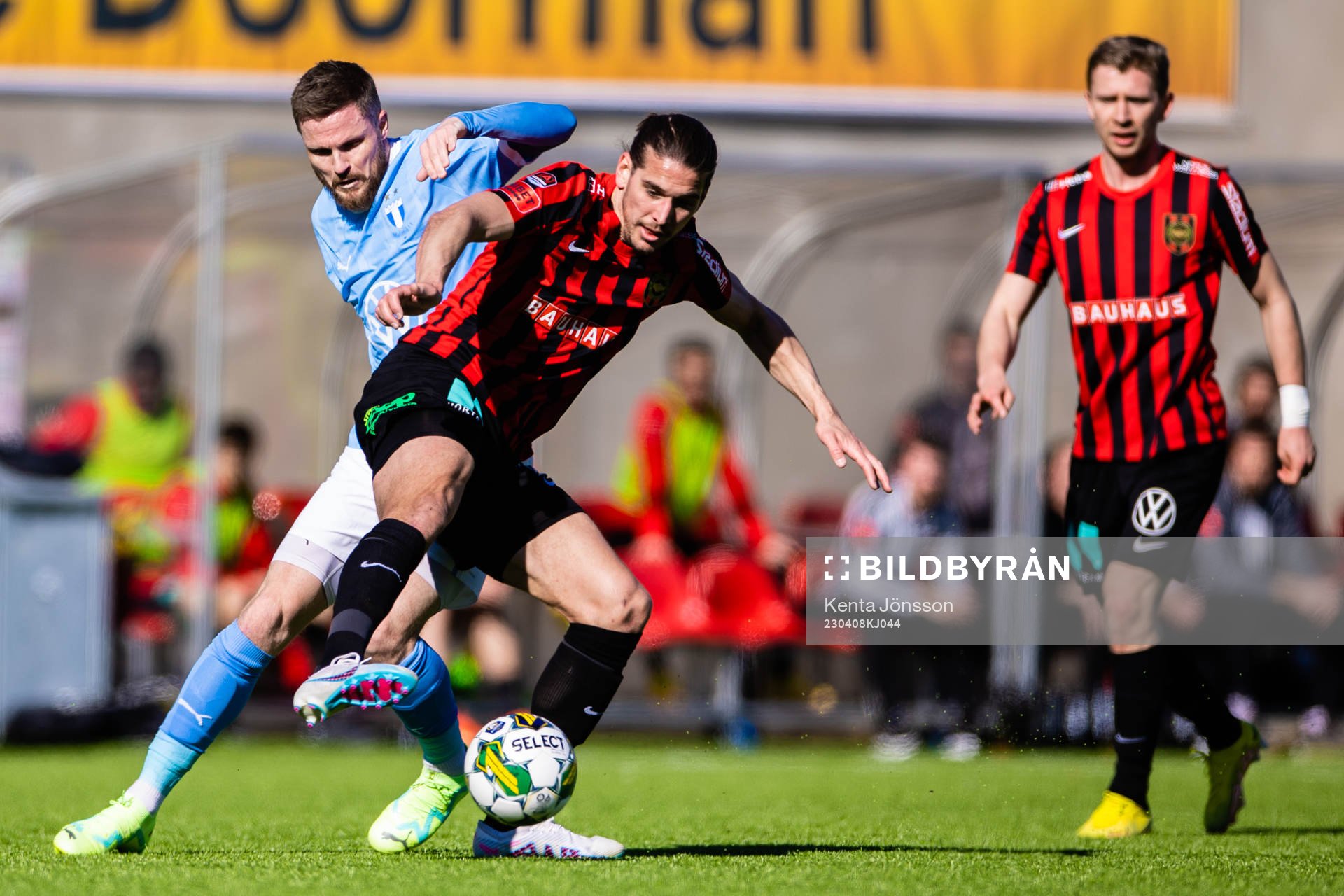 Malmö FFs Lasse Nielsen och Brommapojkarnas Nikola Vasic
