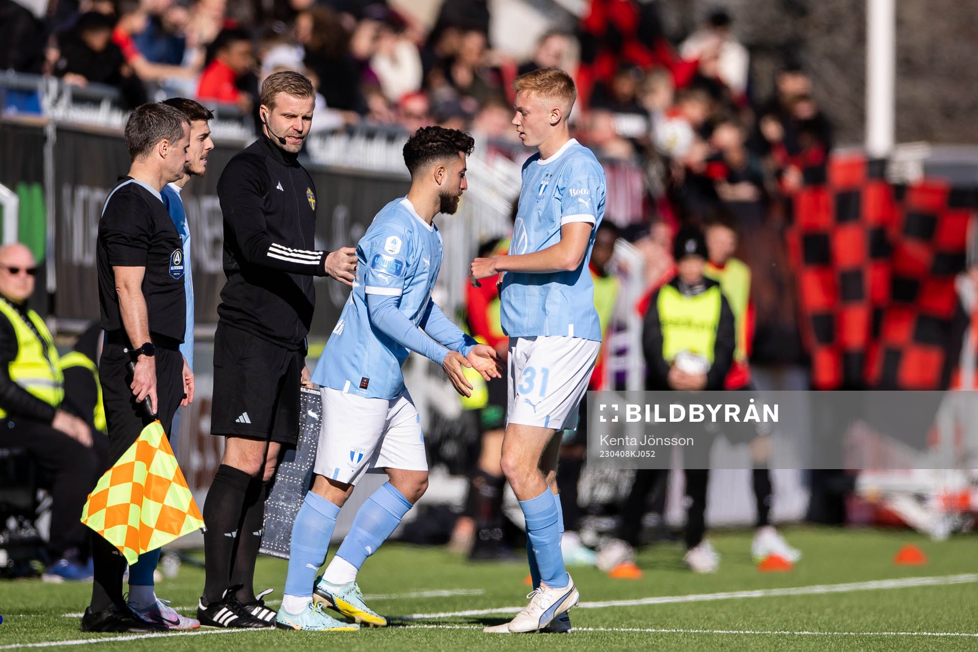 Malmö FFs Moustafa Zeidan och Hugo Larsson byter
