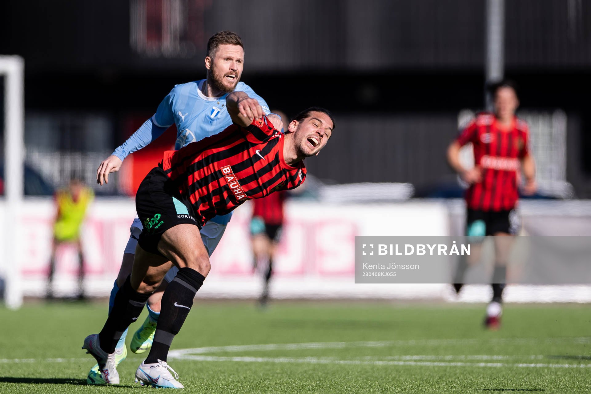 Malmö FFs Lasse Nielsen och Brommapojkarnas Nikola Vasic