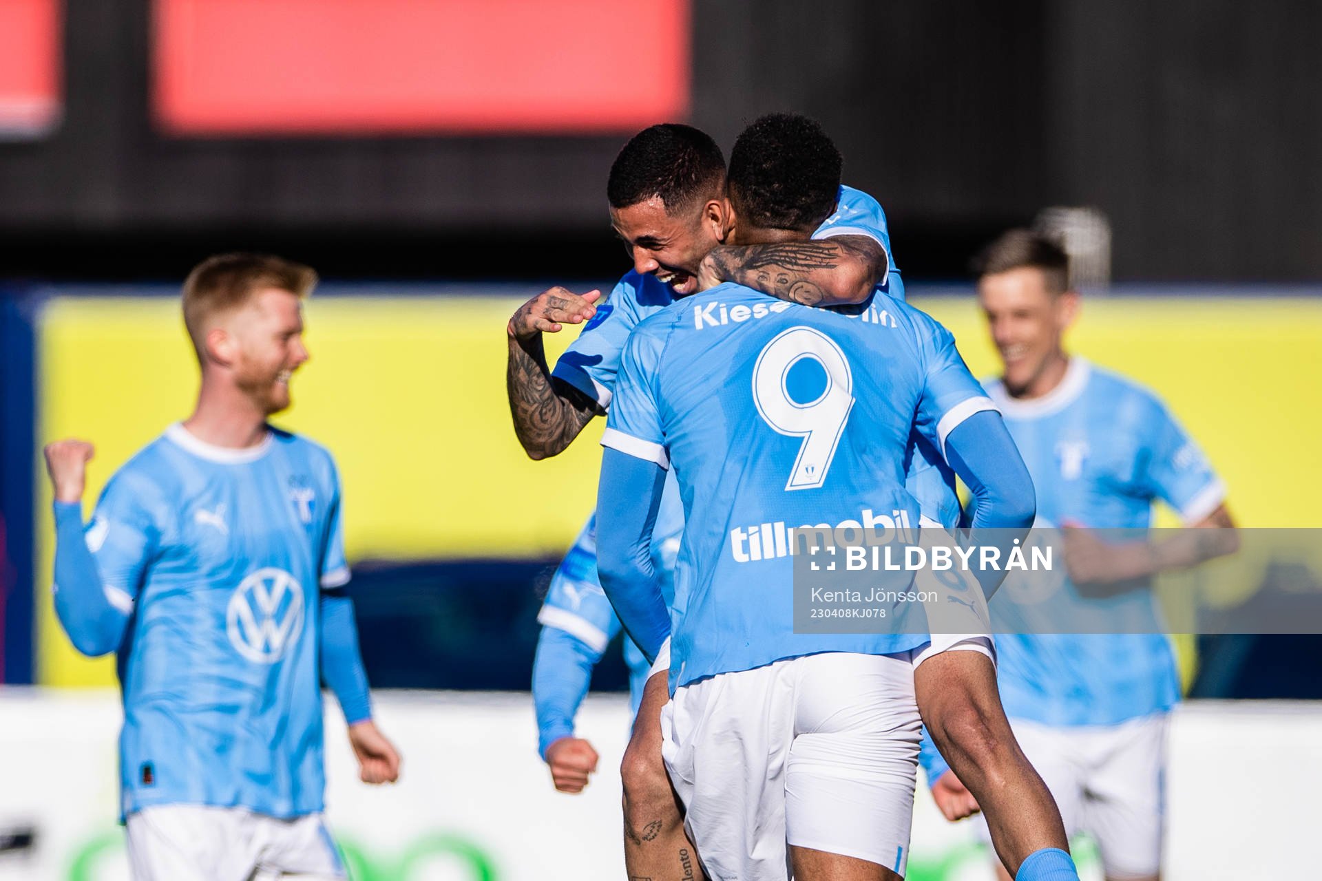 Malmö FFs Isaac Kiese Thelin jublar med lagkamrater