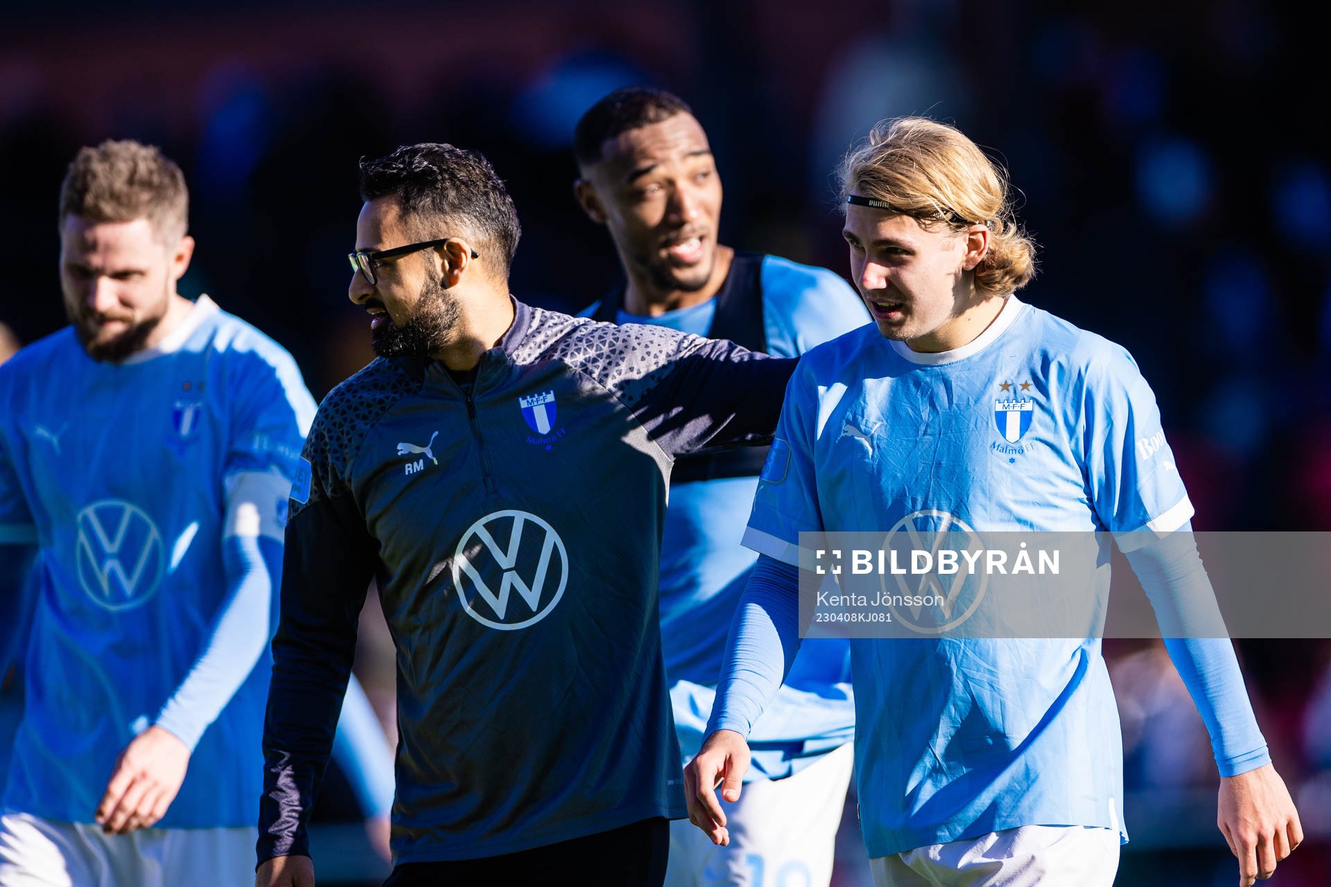 Malmö FFs Sebastian Nanasi (h) med fysioterapeut Roem