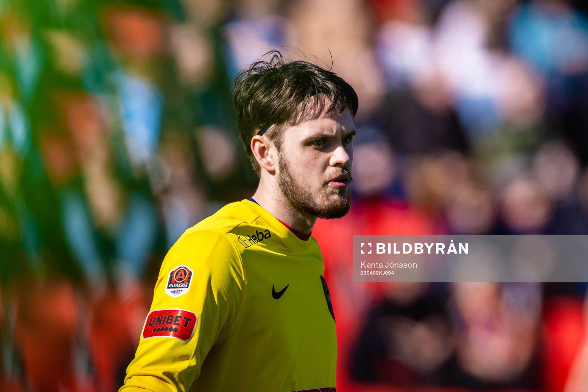 Brommapojkarnas målvakt Oscar Linnér under fotbollsmatchen i Allsvenskan mellan Brommapojkarna och Malmö FF den 8 april 2023 i Stockholm.