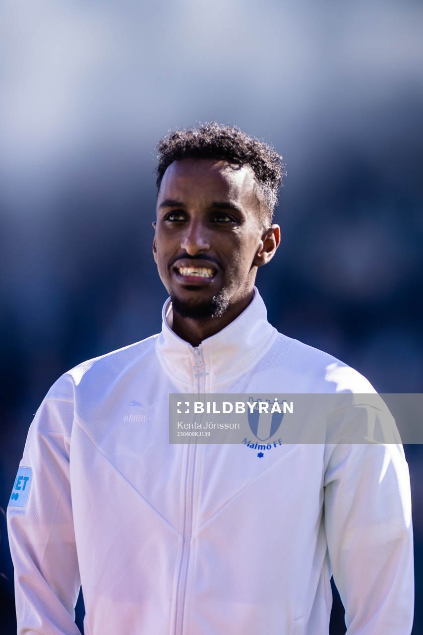 Malmö FFs Taha Ali under lineup inför fotbollsmatchen i Allsvenskan mellan Brommapojkarna och Malmö FF den 8 april 2023 i Stockholm.