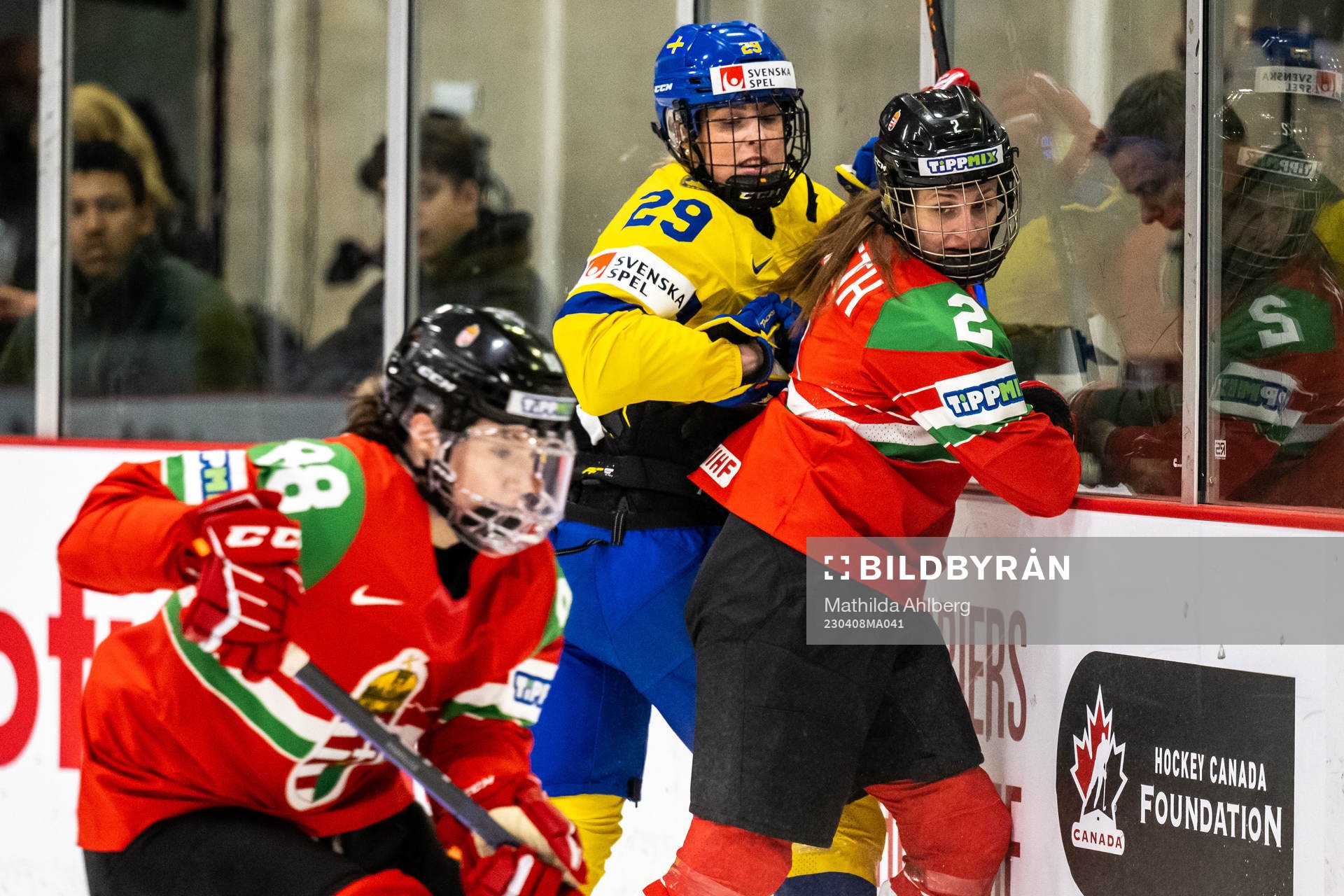 Olivia Carlsson of Sweden and Bernadett Nemeth of Hungary