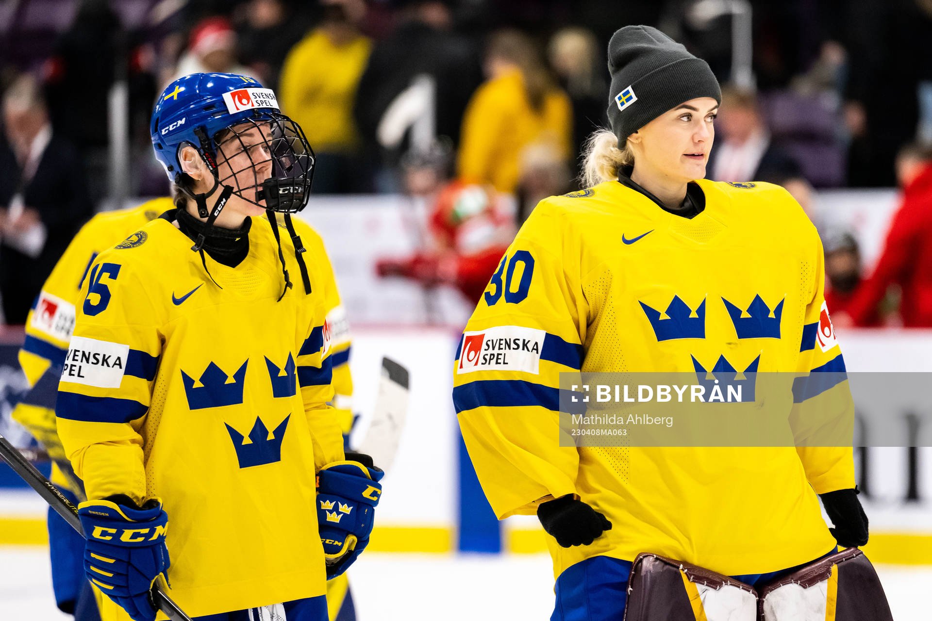 Lisa Johansson and goaltender Emma Söderberg of Sweden