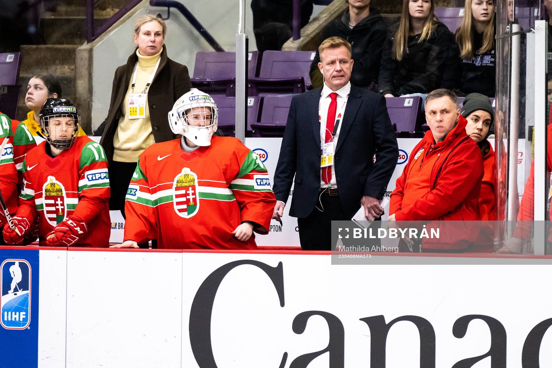 Assistant coach Delaney Collins and assistant coach