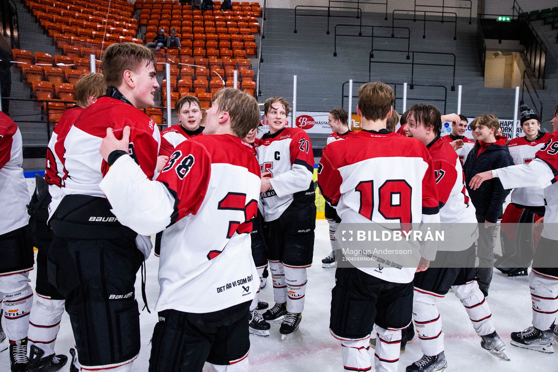 Örebros spelare jublar