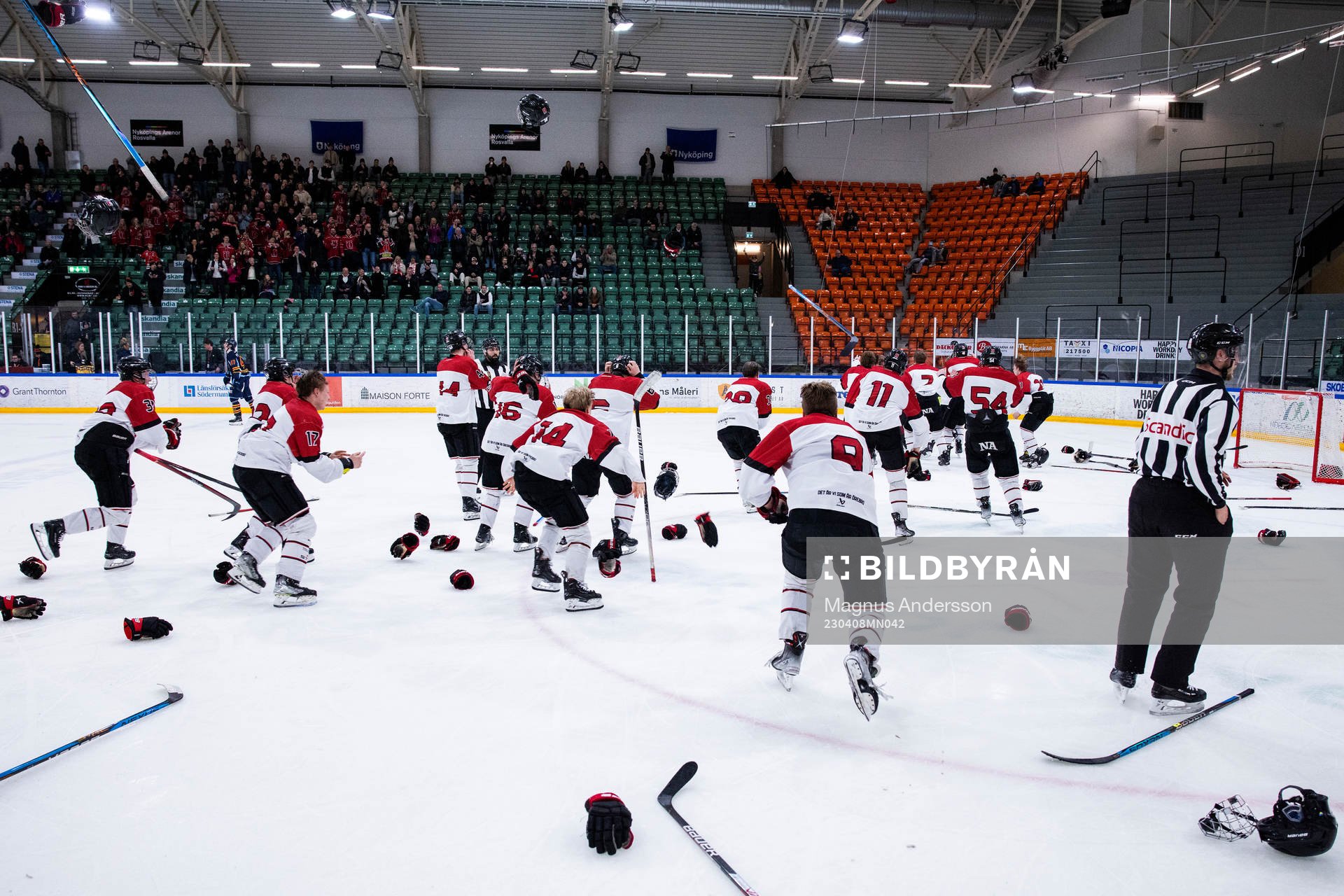 Örebros spelare jublar