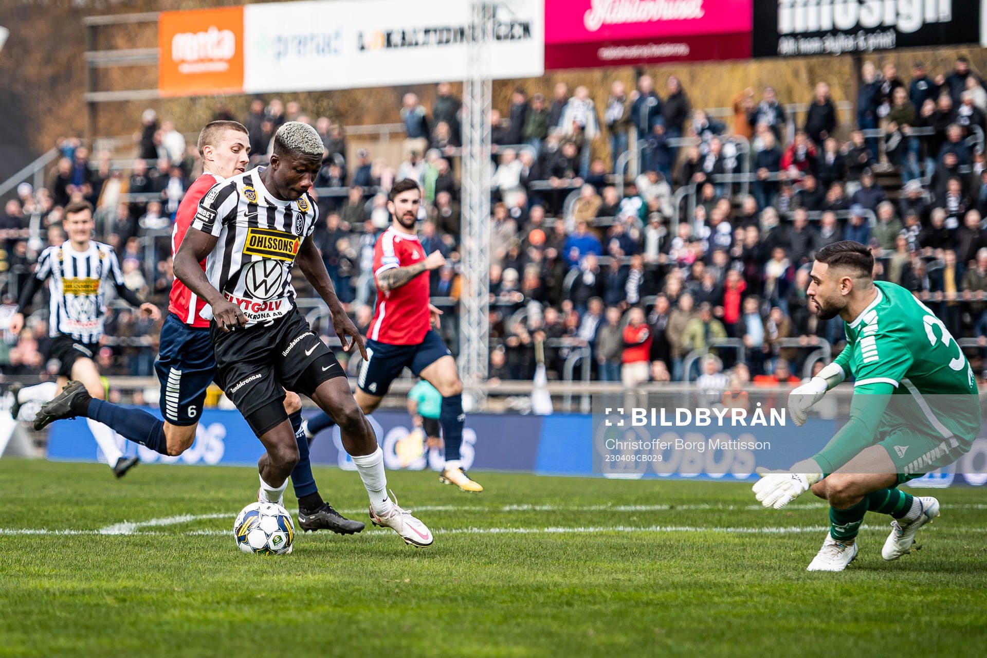 Landskronas Ousmane Diawara mot Utsiktens Elias Hadaya