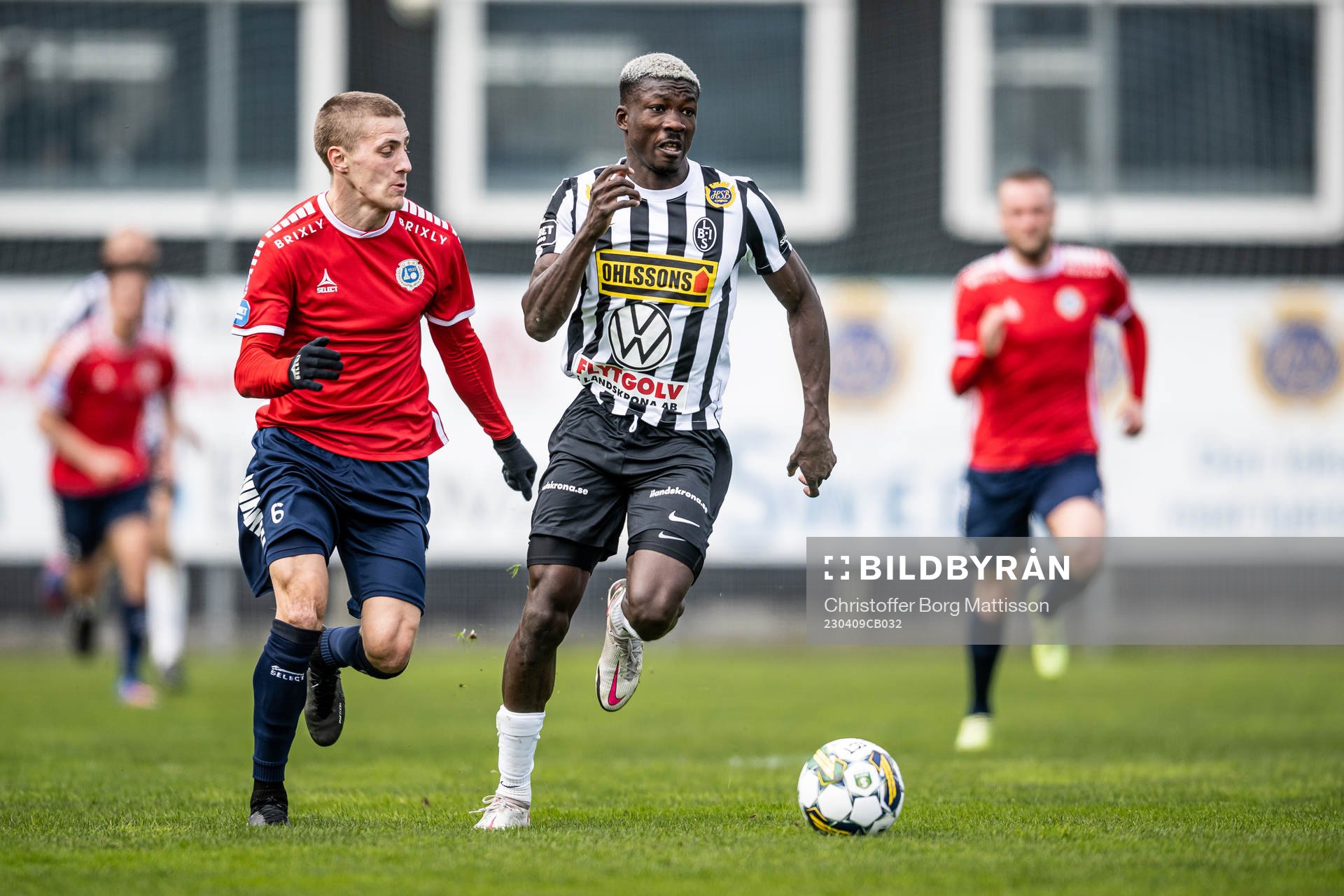 Utsiktens Erik Westermark och Landskronas Ousmane Diawara