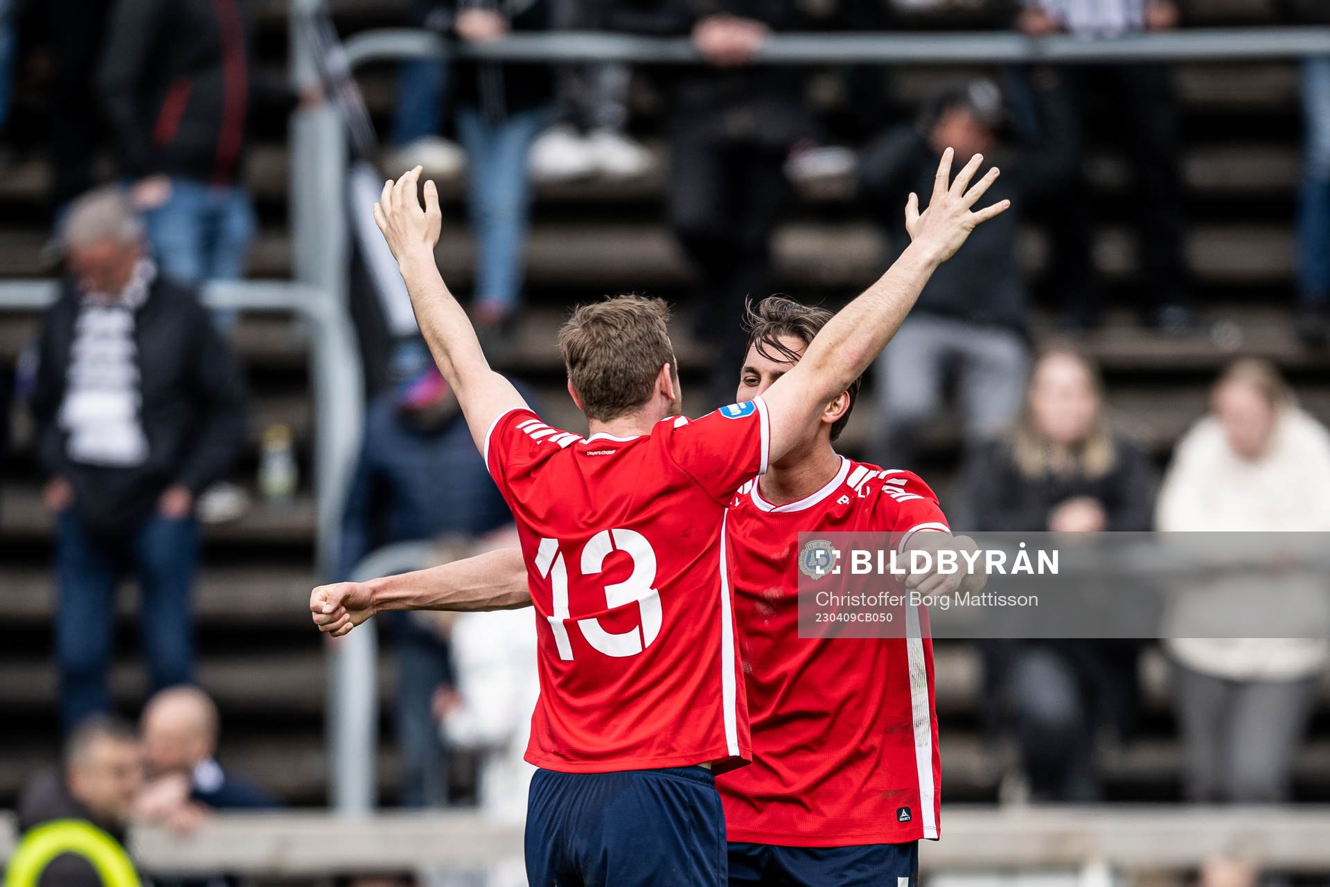 Utsiktens Erik Gunnarsson och Wilhelm Nilsson jublar