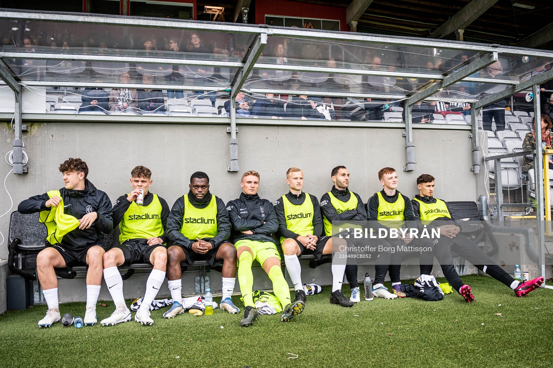 Landskronas avbytarbänk med Max Nilsson, Lukas Sunesson,