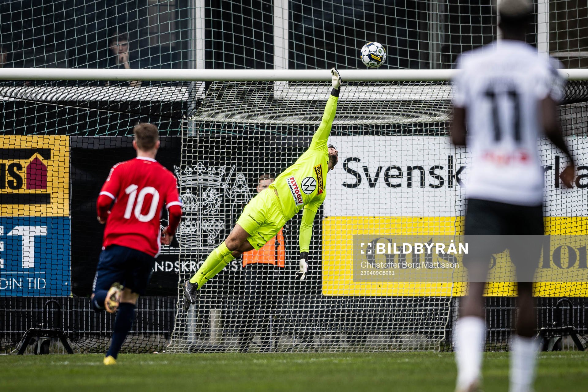 Landskronas målvakt Amr Kaddoura med en räddning
