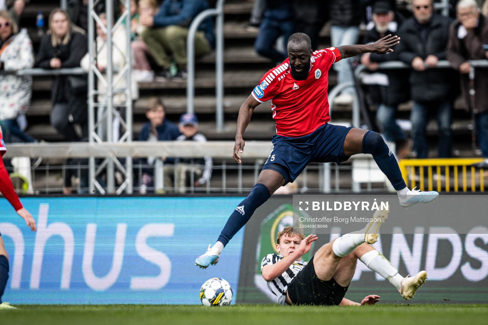 Landskronas Melker Jonsson mot Utsiktens Ronald Mukiibi