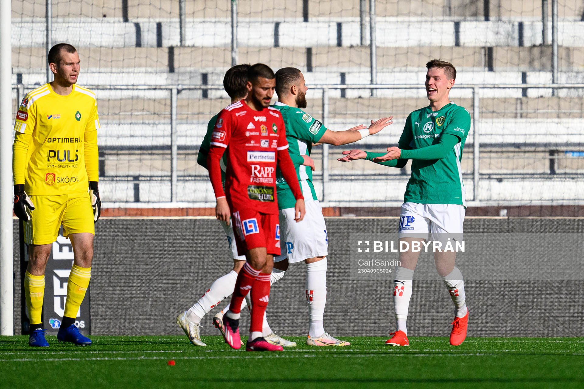Jönköpings Södras Taylor Silverholt jublar efter 2-3 under fotbollsmatchen i Superettan mellan Skövde AIK och Jönköpings Södra den 9 april 2023 i Borås.