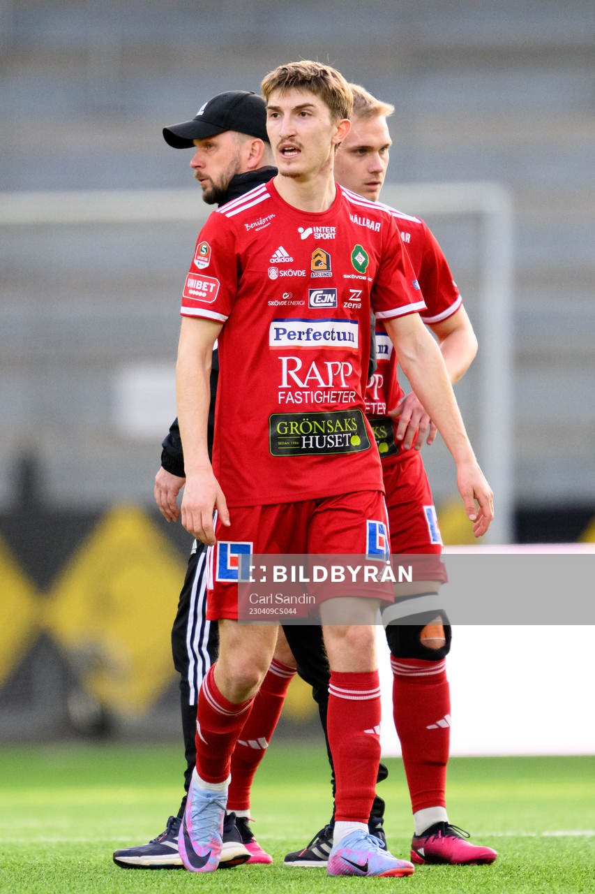 Skövde AIKs tränare Tobias Linderoth, Hugo Engström och
