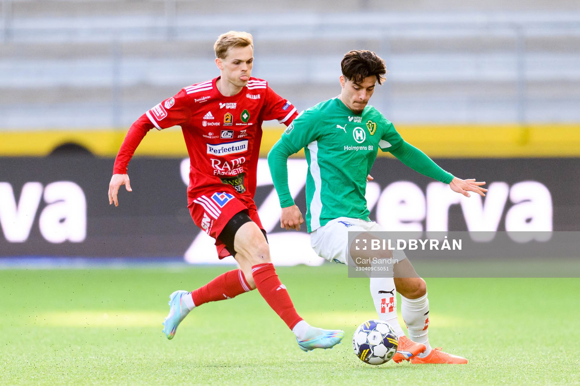 Skövde AIKs Lukas Rhöse och Jönköpings Södras Flamur
