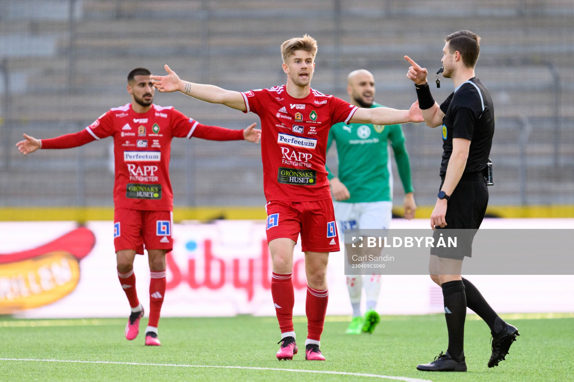 Skövde AIKs Hampus Söderström reagerar