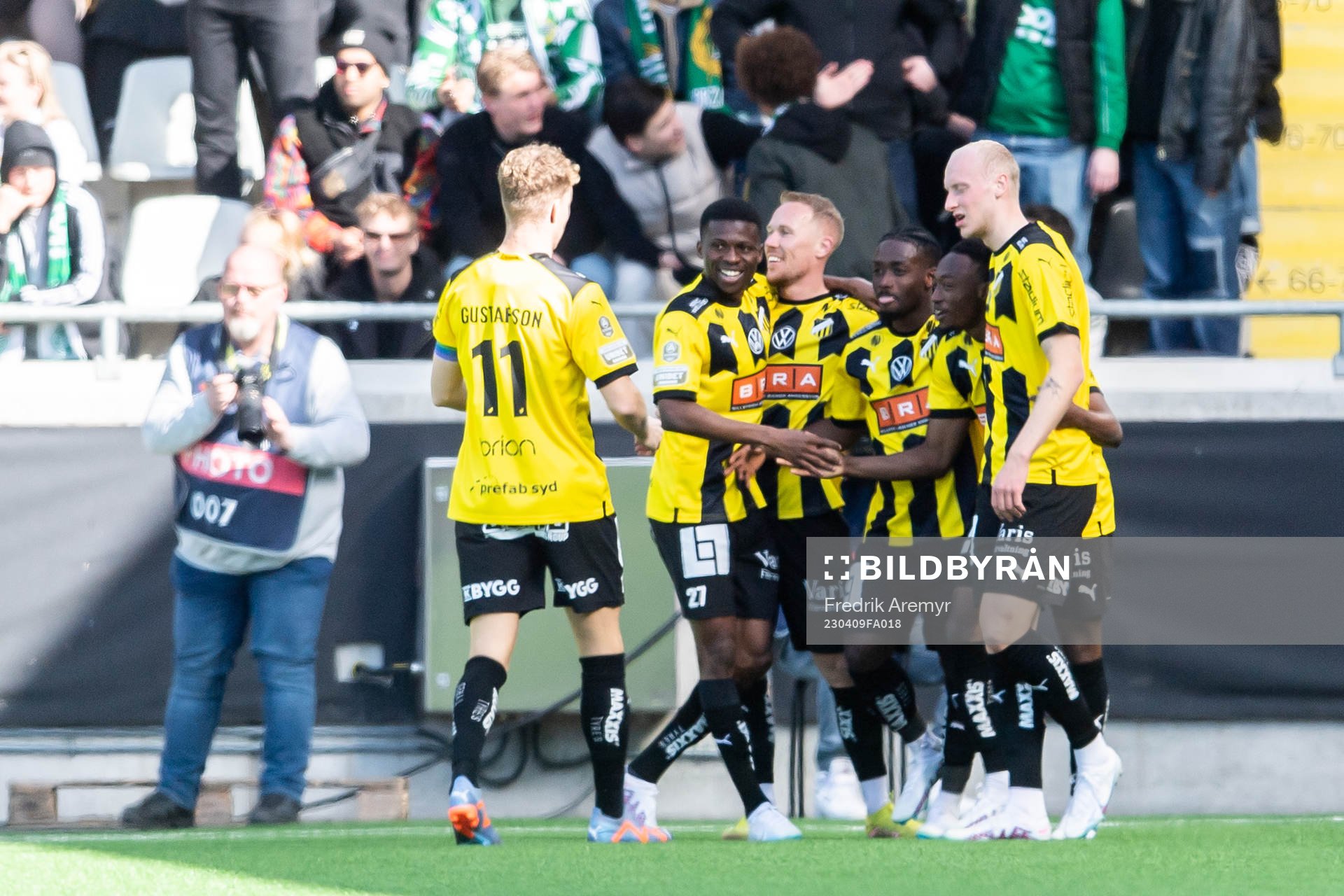 Häckens spelare jublar