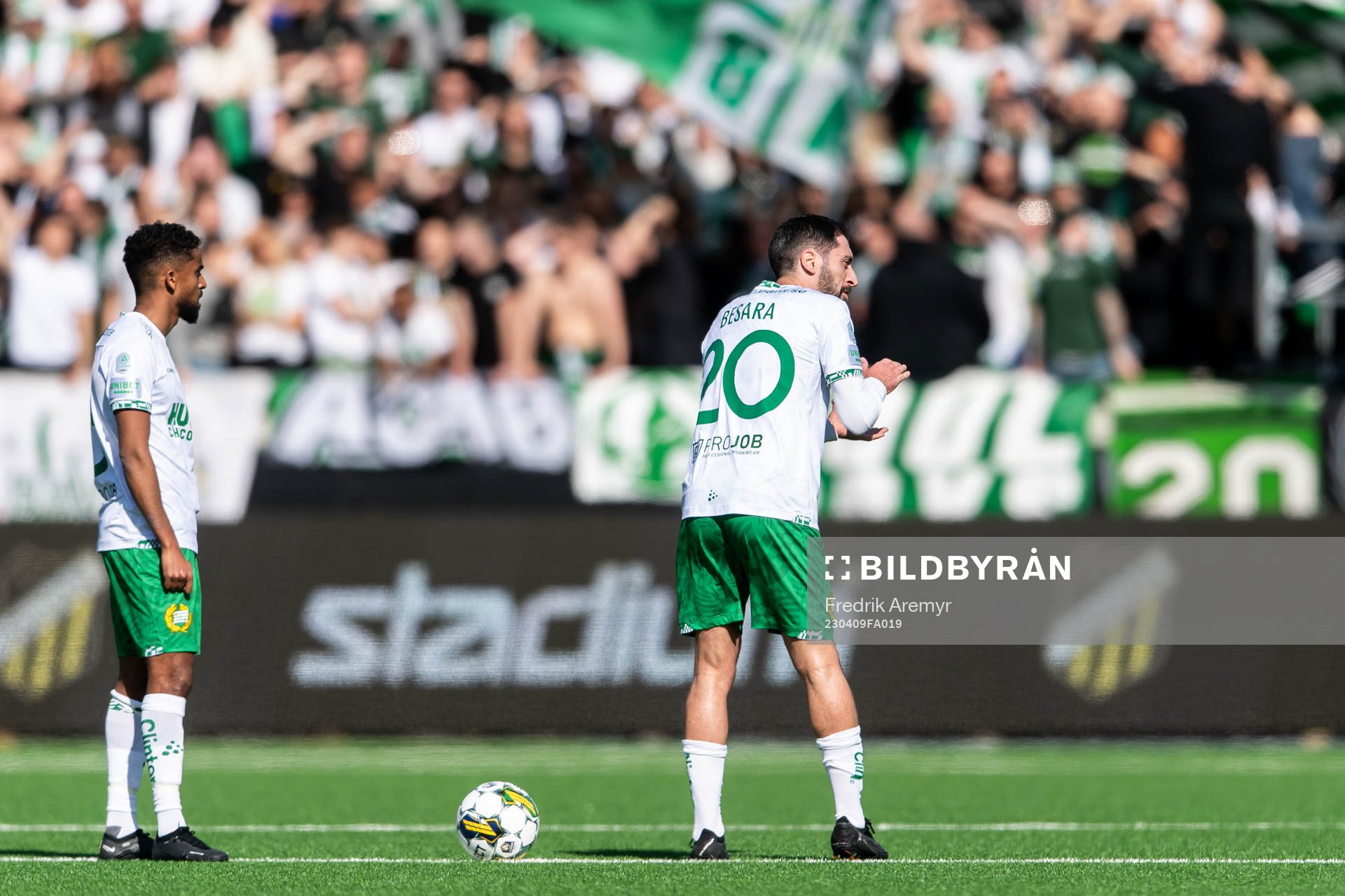 Hammarbys Tesfaldet Tekie och Nahir Besara deppar