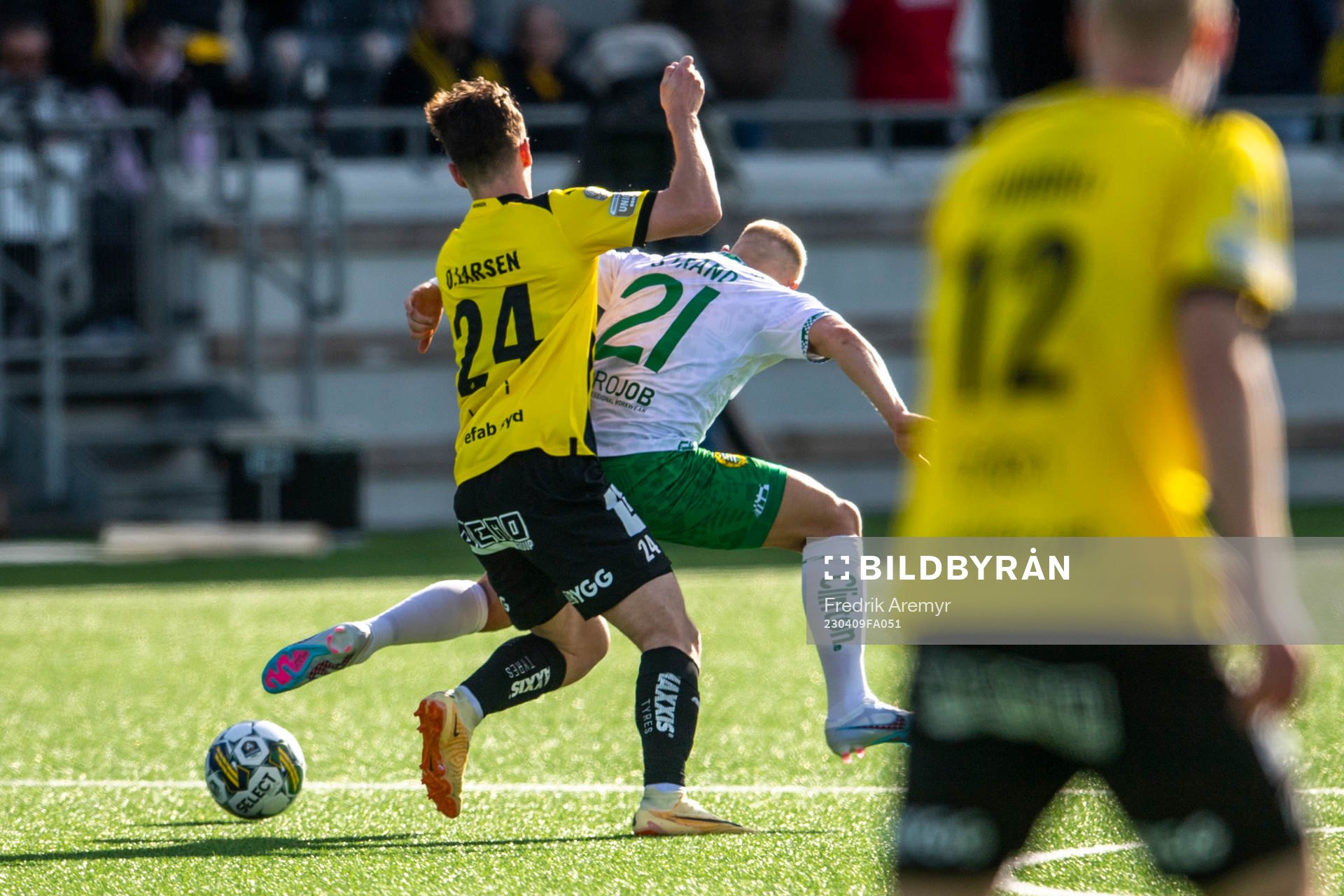Häckens Lars Olden Larsen och Hammarbys Simon Strand