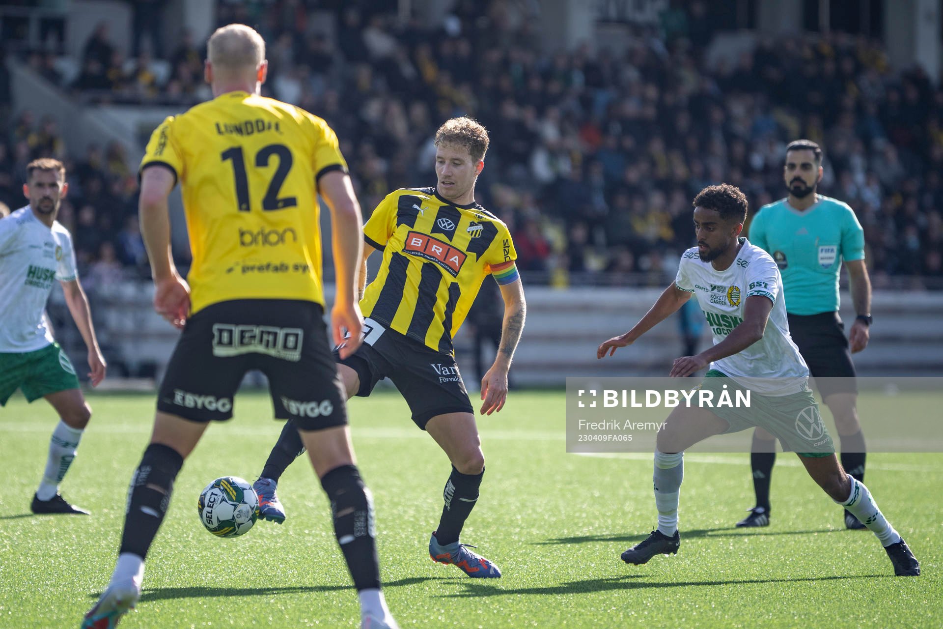 Häckens Samuel Gustafson och Hammarbys Tesfaldet Tekie