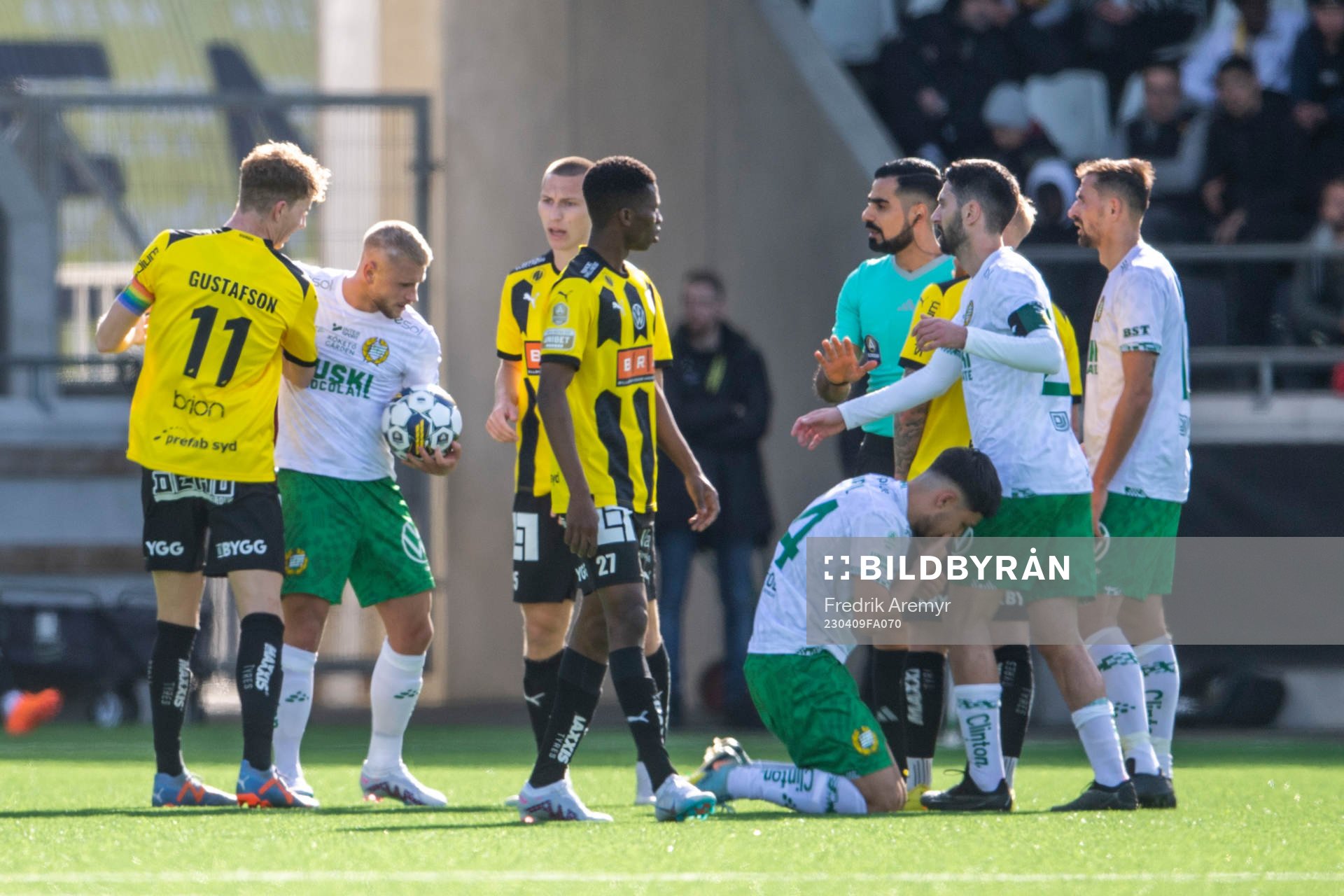 Upprört mellan Häckens Samuel Gustafson och Hammarbys