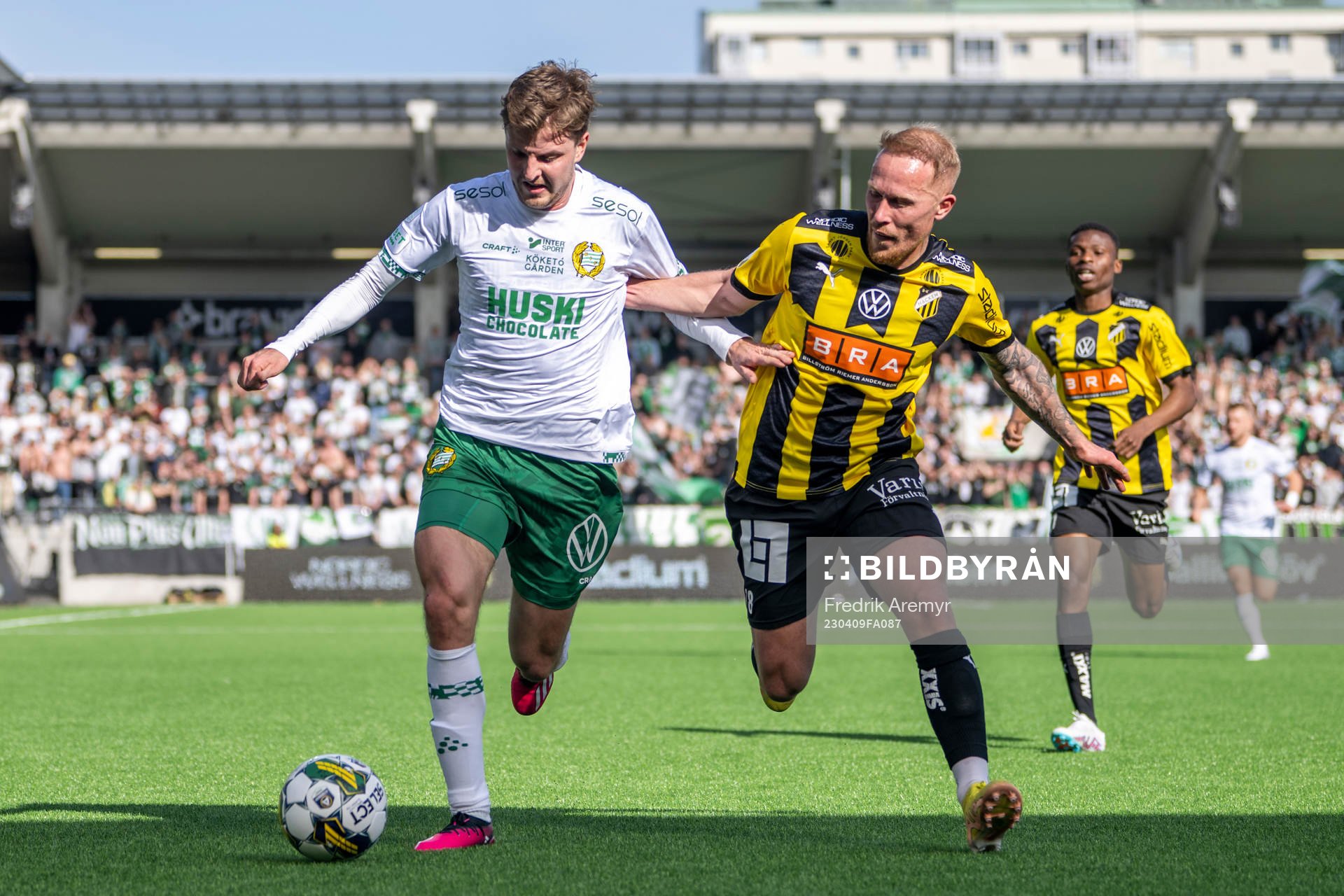 Hammarbys Joel Nilsson och Häckens Mikkel Rygaard Jensen