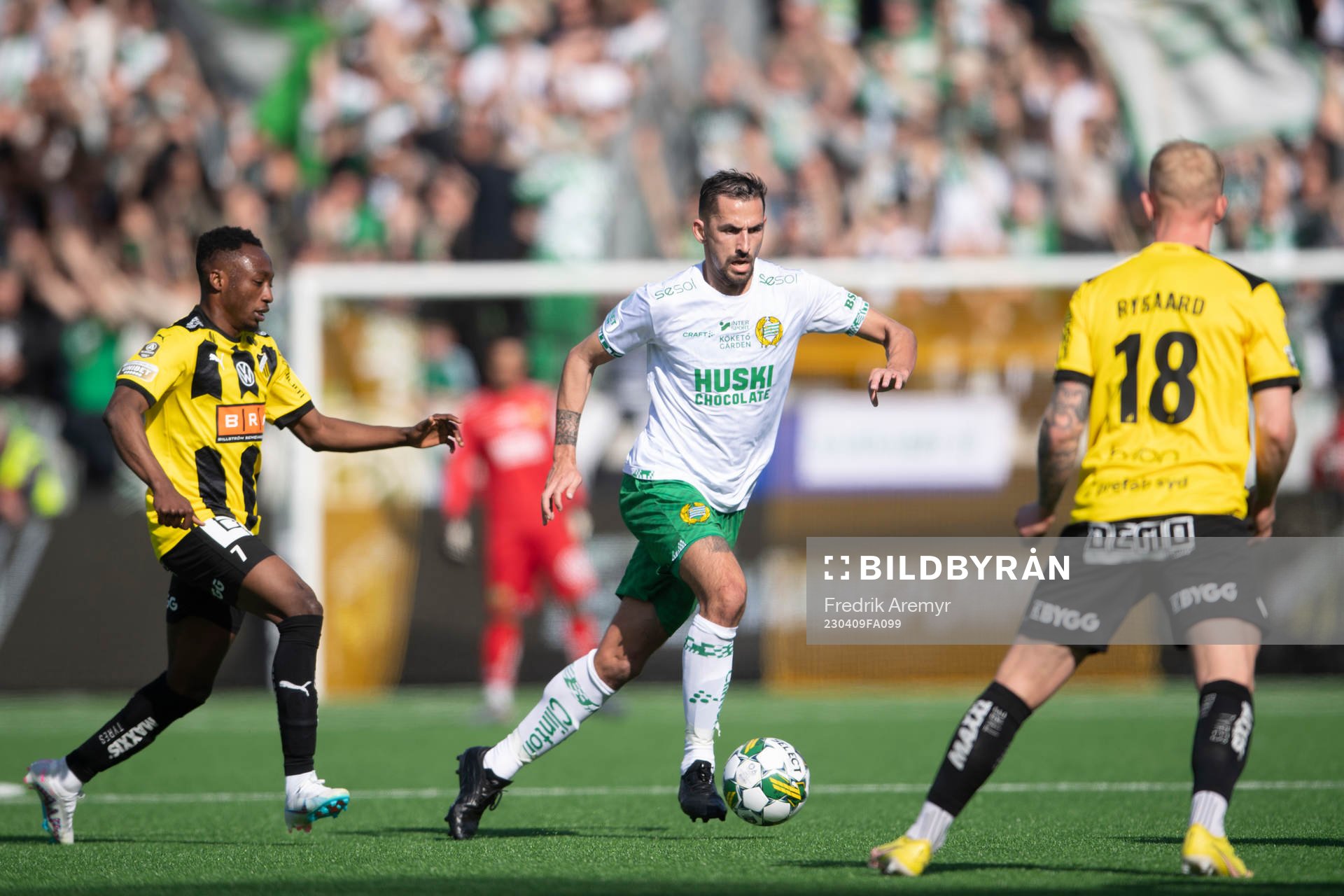 Häckens Benie Adama Traore och Hammarbys Loret Sadiku